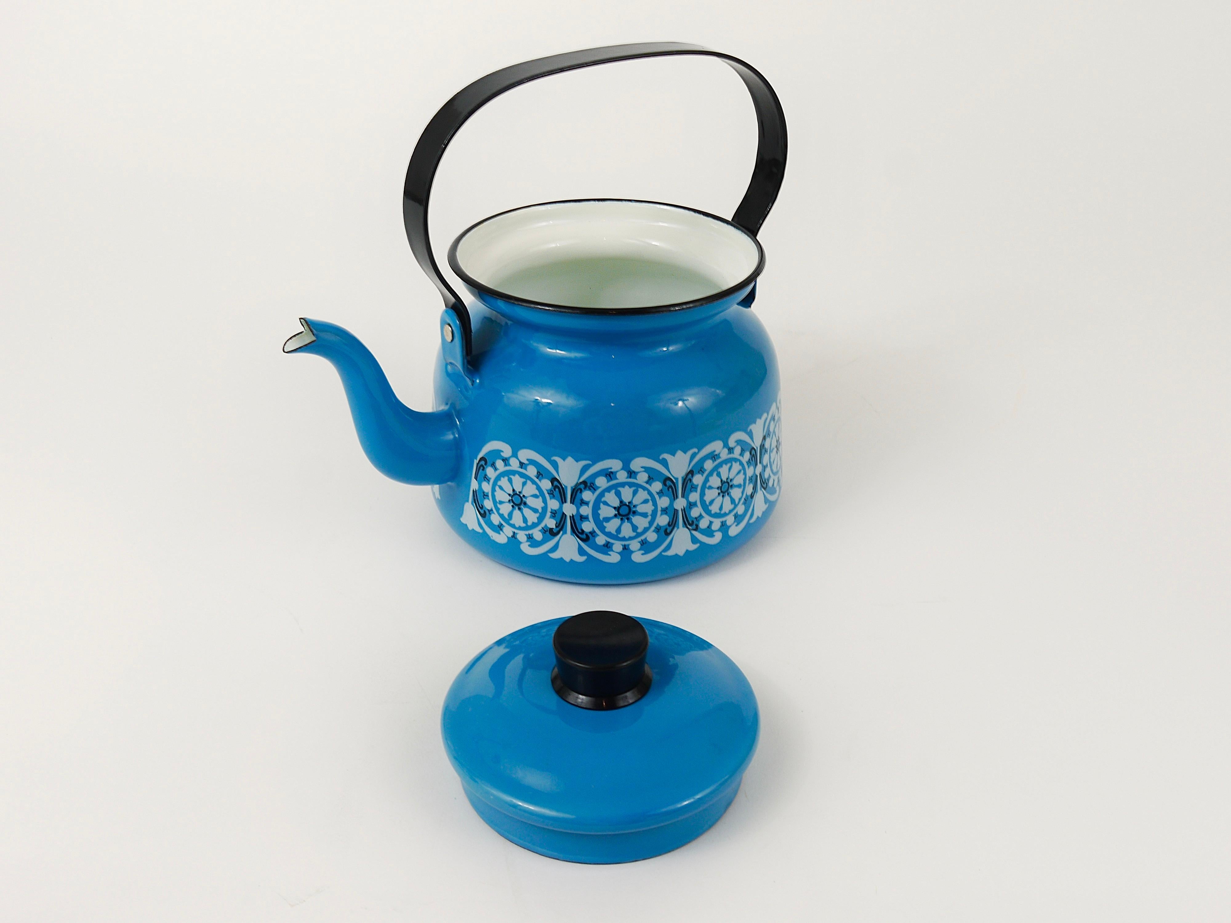 Metal Beautiful Mid-Century Kaj Franck Enamel Tea Pot Kettle, Finel Arabia, Finland For Sale