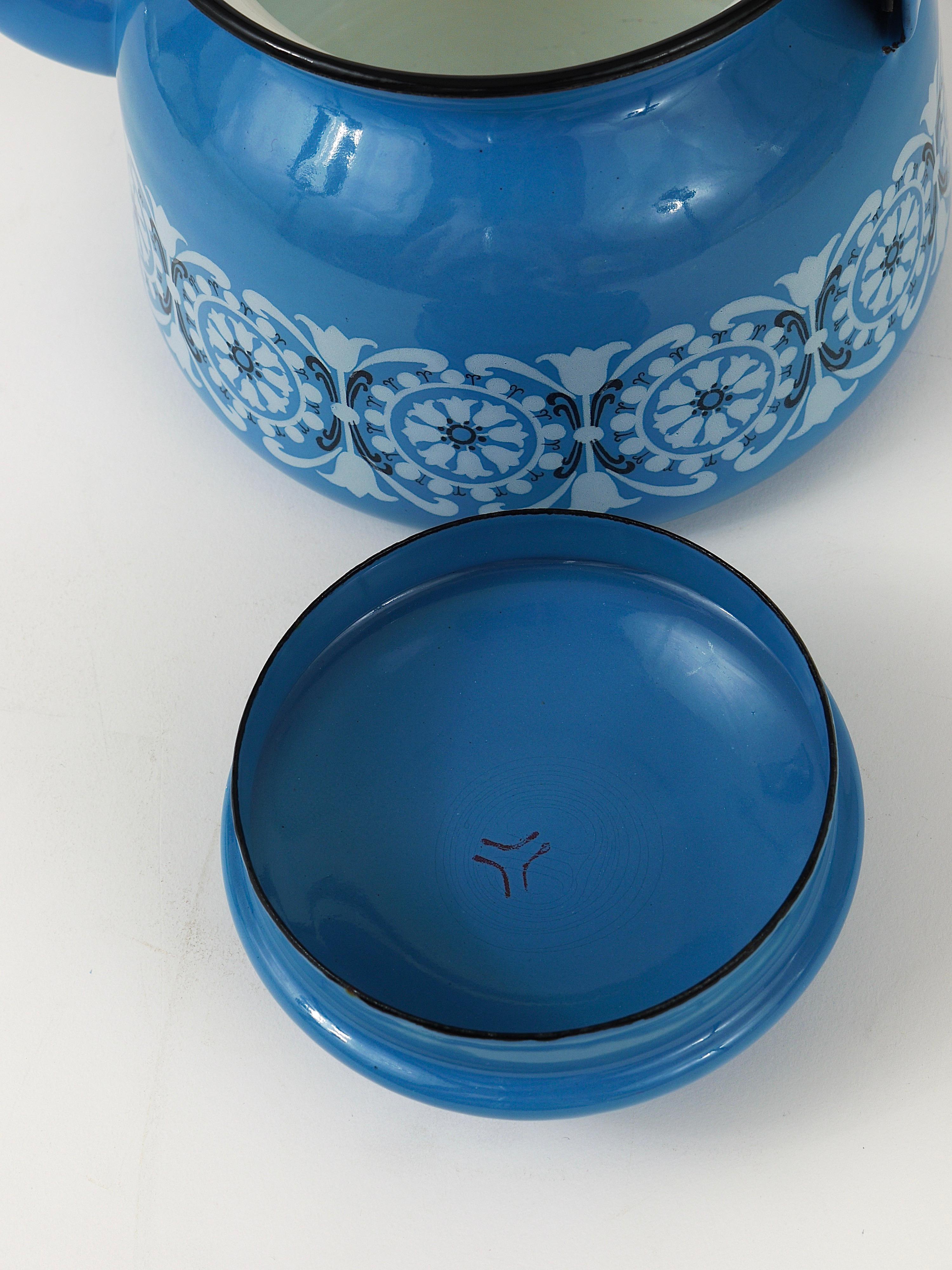 Beautiful Mid-Century Kaj Franck Enamel Tea Pot Kettle, Finel Arabia, Finland For Sale 2