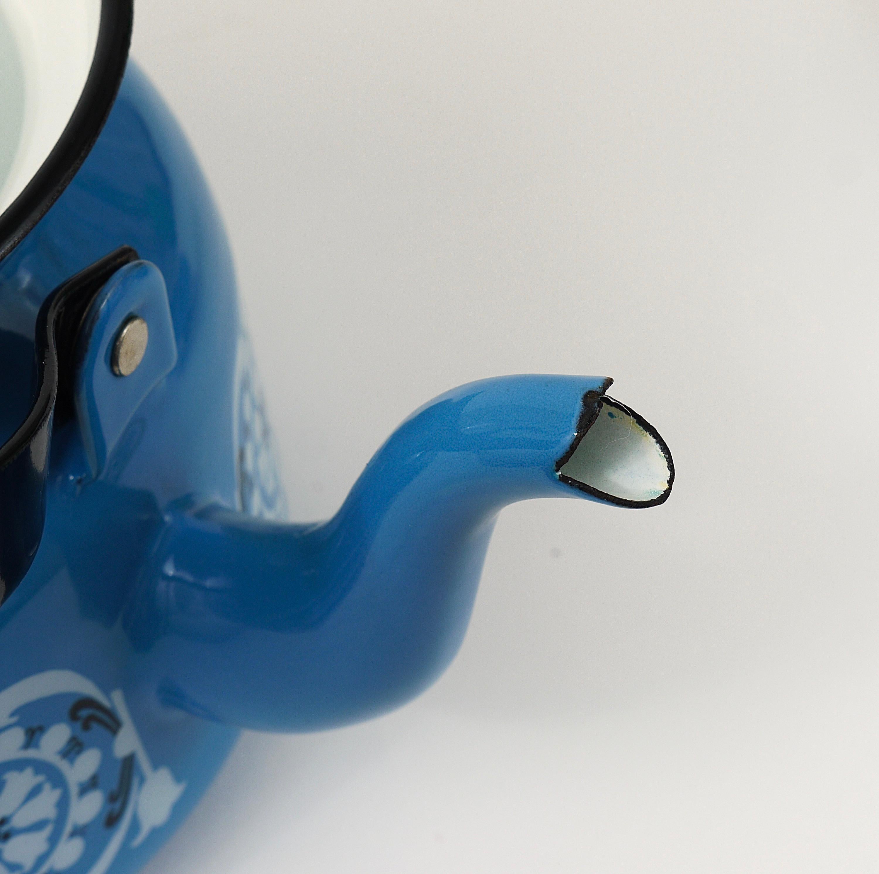 Beautiful Mid-Century Kaj Franck Enamel Tea Pot Kettle, Finel Arabia, Finland For Sale 4