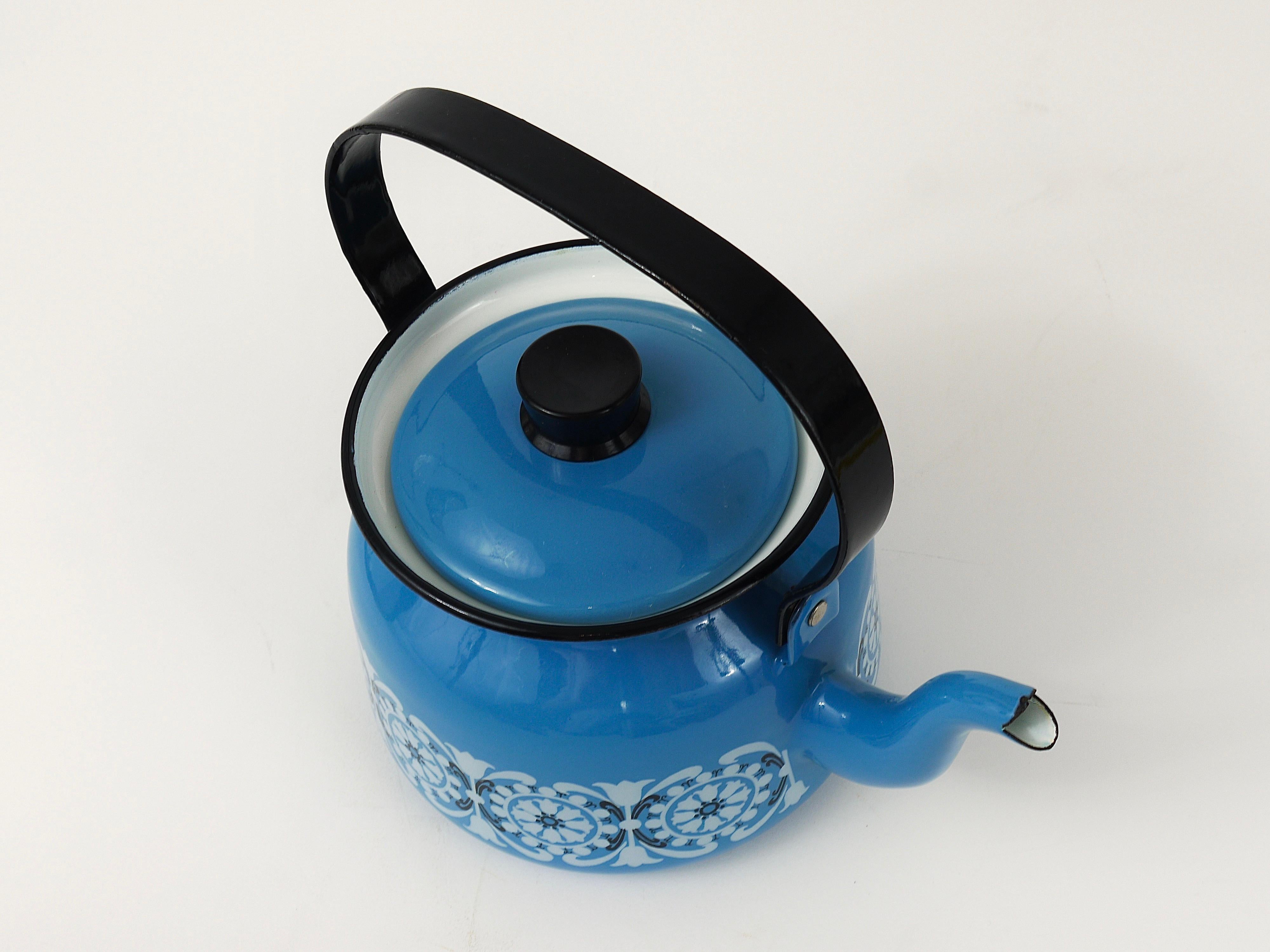 Beautiful Mid-Century Kaj Franck Enamel Tea Pot Kettle, Finel Arabia, Finland For Sale 6