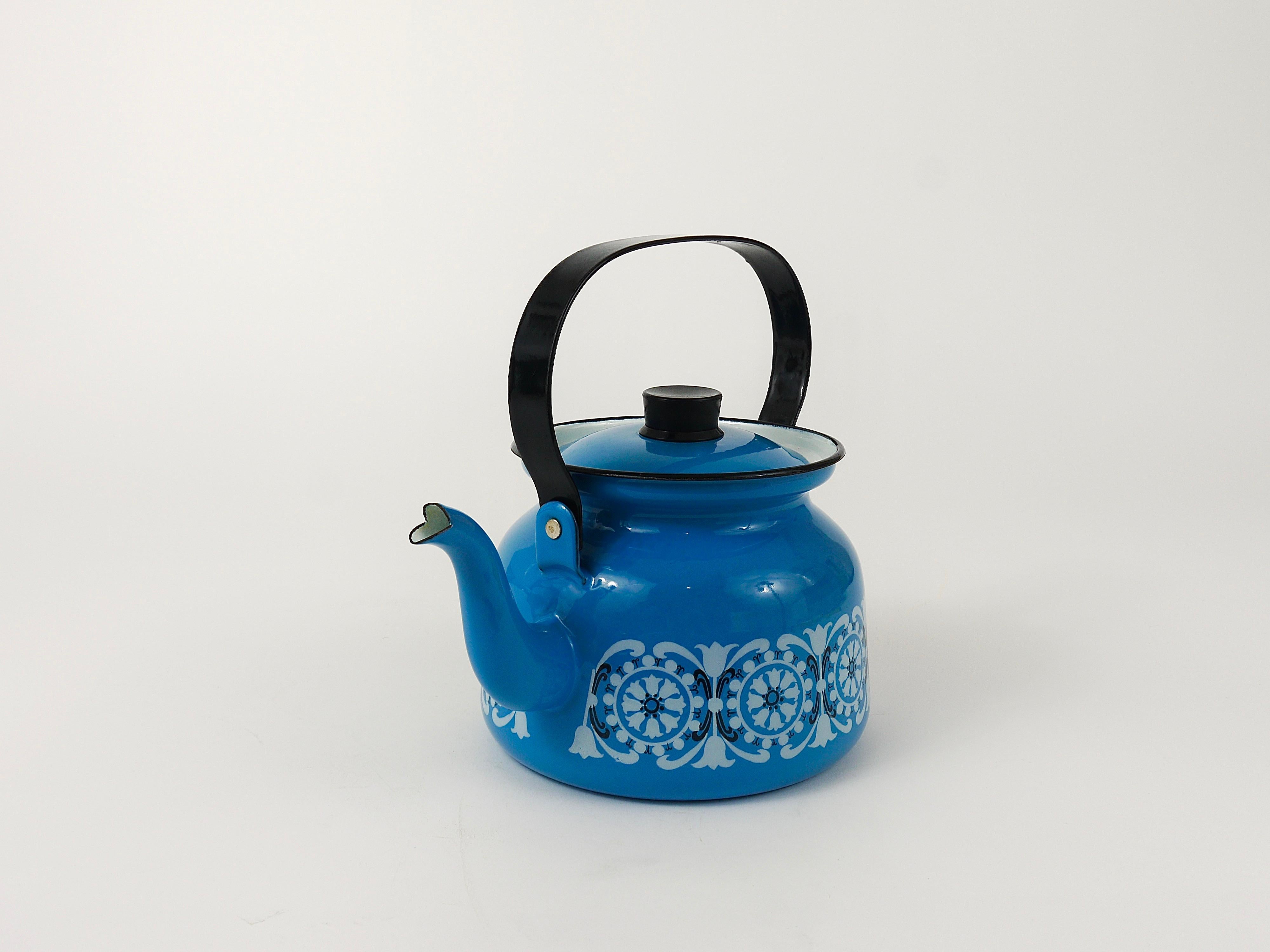 Mid-Century Modern Beautiful Mid-Century Kaj Franck Enamel Tea Pot Kettle, Finel Arabia, Finland For Sale