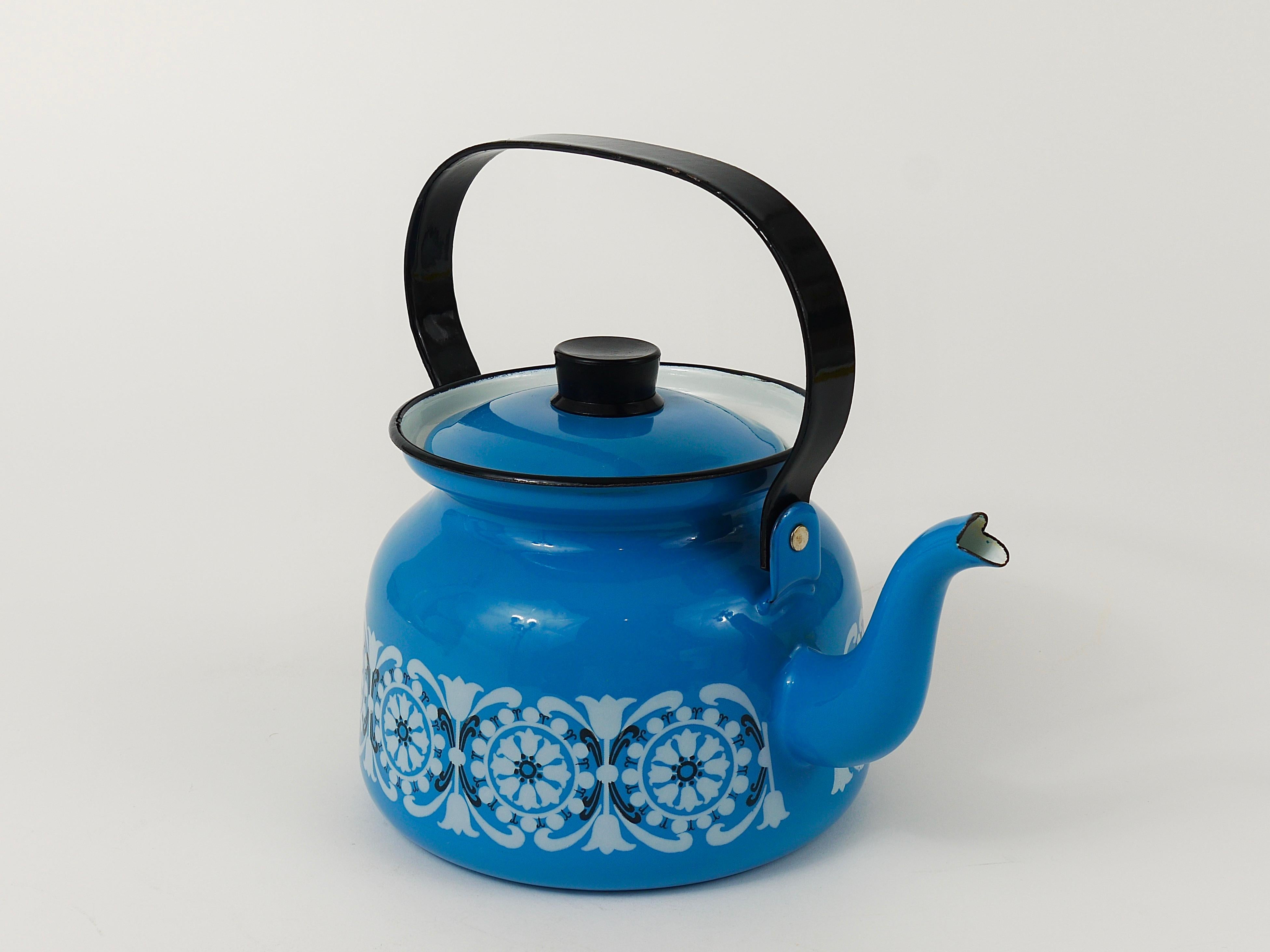 Finnish Beautiful Mid-Century Kaj Franck Enamel Tea Pot Kettle, Finel Arabia, Finland For Sale