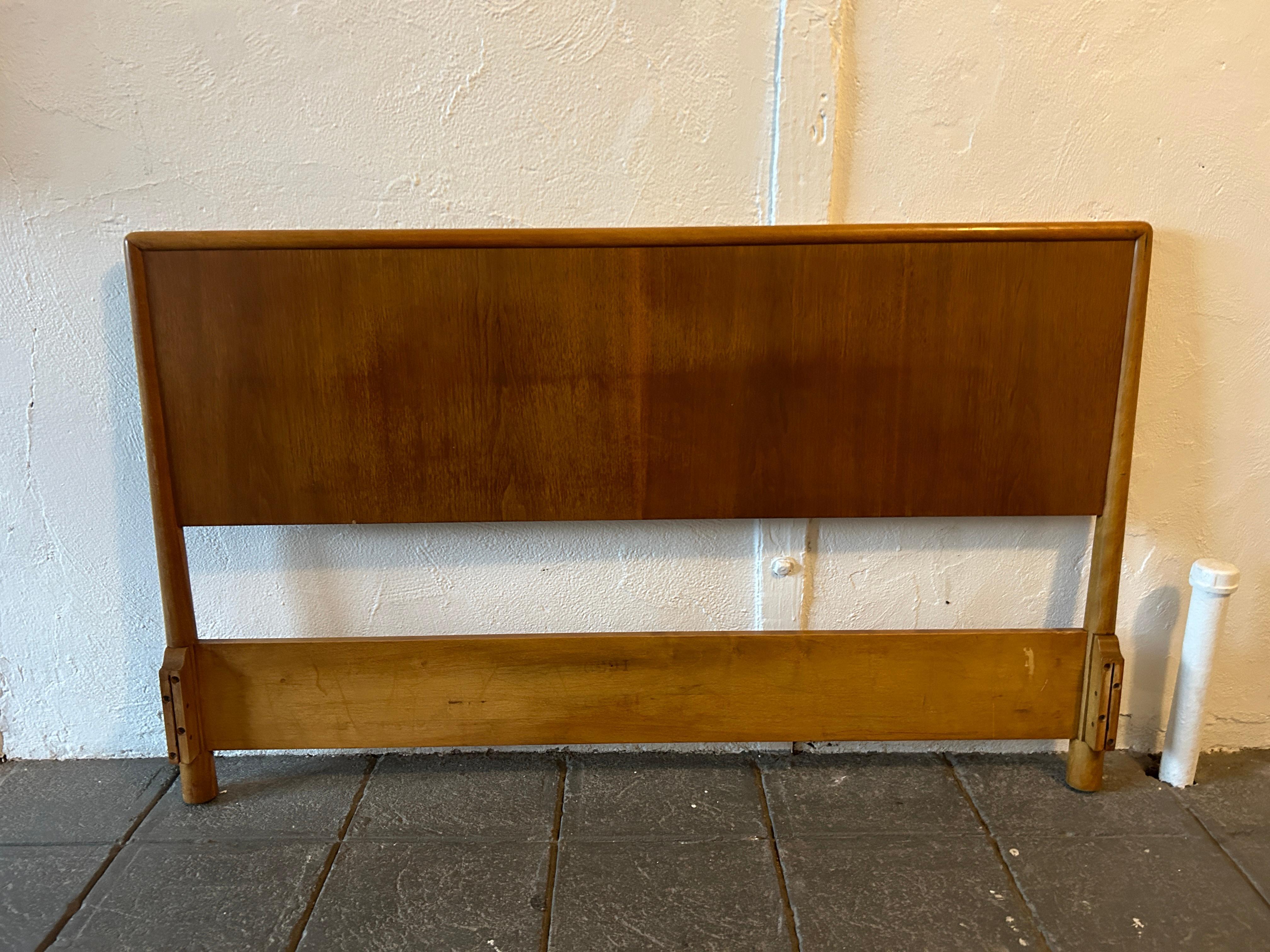 Mid-Century Modern Magnifique lit complet Robsjohn-Gibbings en érable blond du milieu du siècle dernier pour Widdicomb en vente