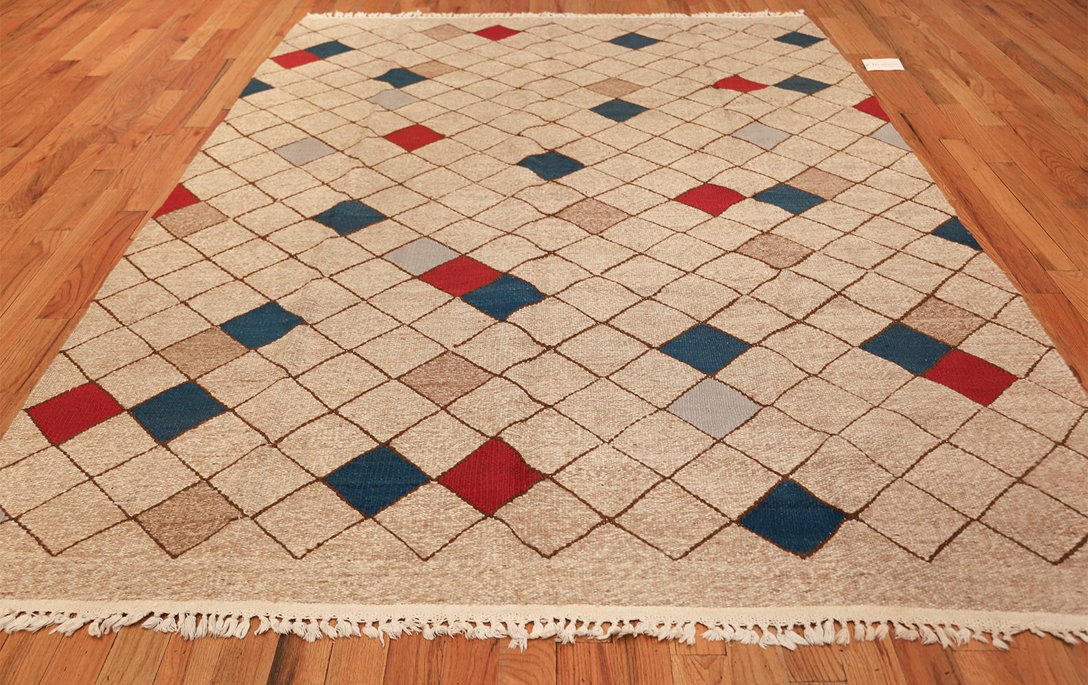 Midcentury Swedish Kilim. Size: 7 ft x 9 ft 9 in For Sale 3