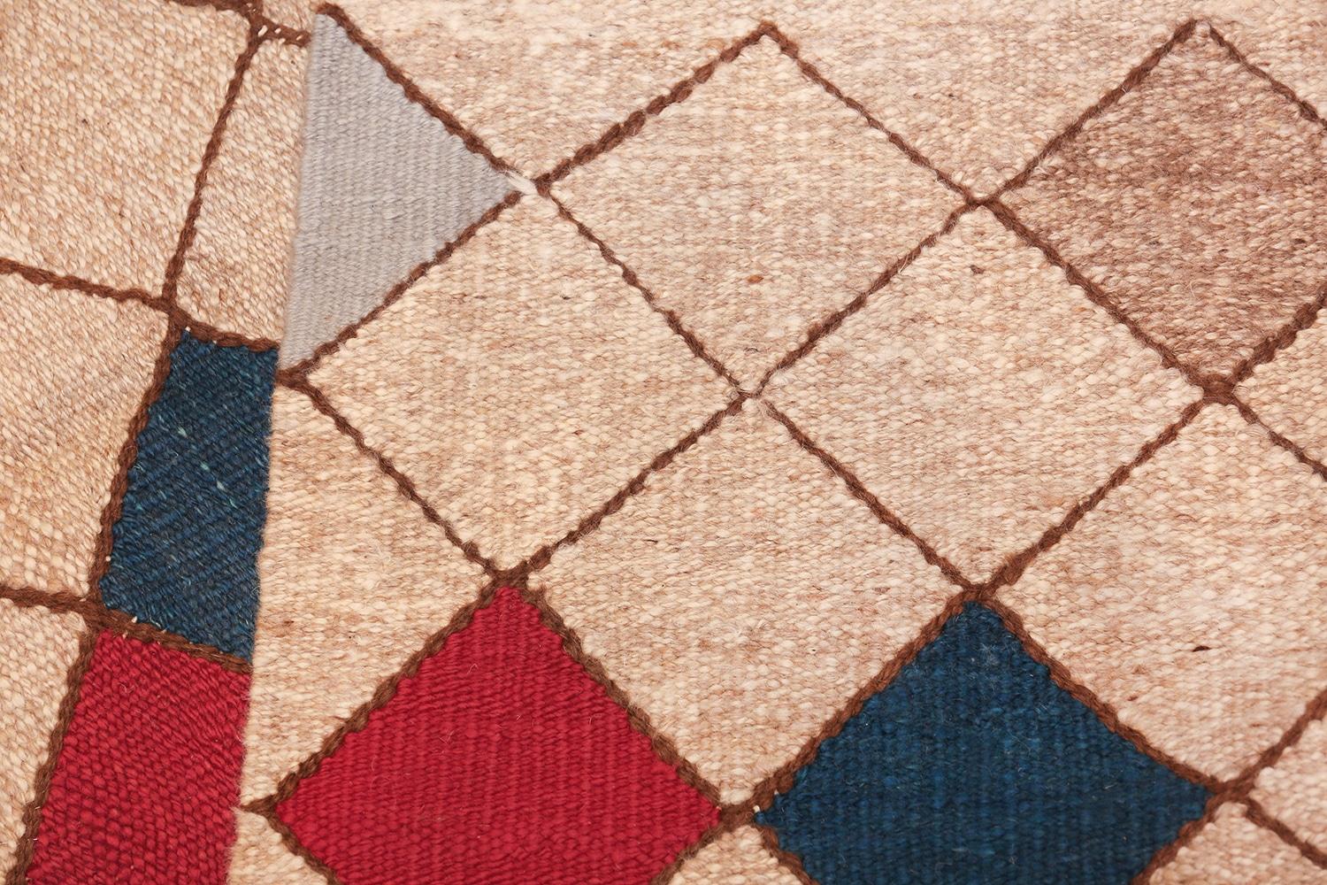 20th Century Midcentury Swedish Kilim. Size: 7 ft x 9 ft 9 in For Sale