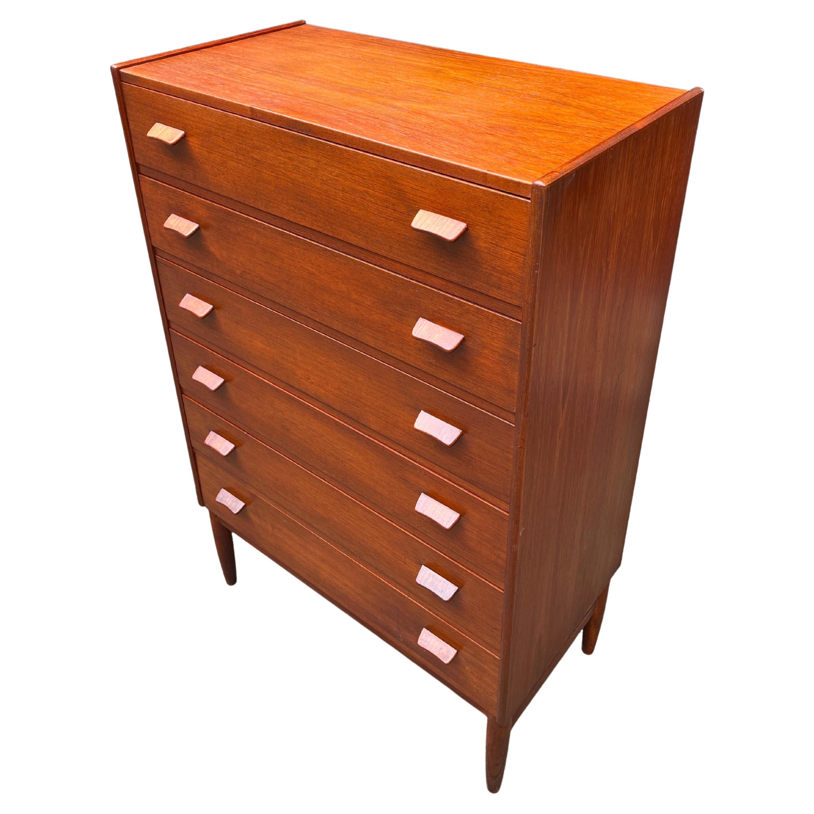 Magnifique commode haute pour garçon du milieu du siècle dernier par Poul Volther 3