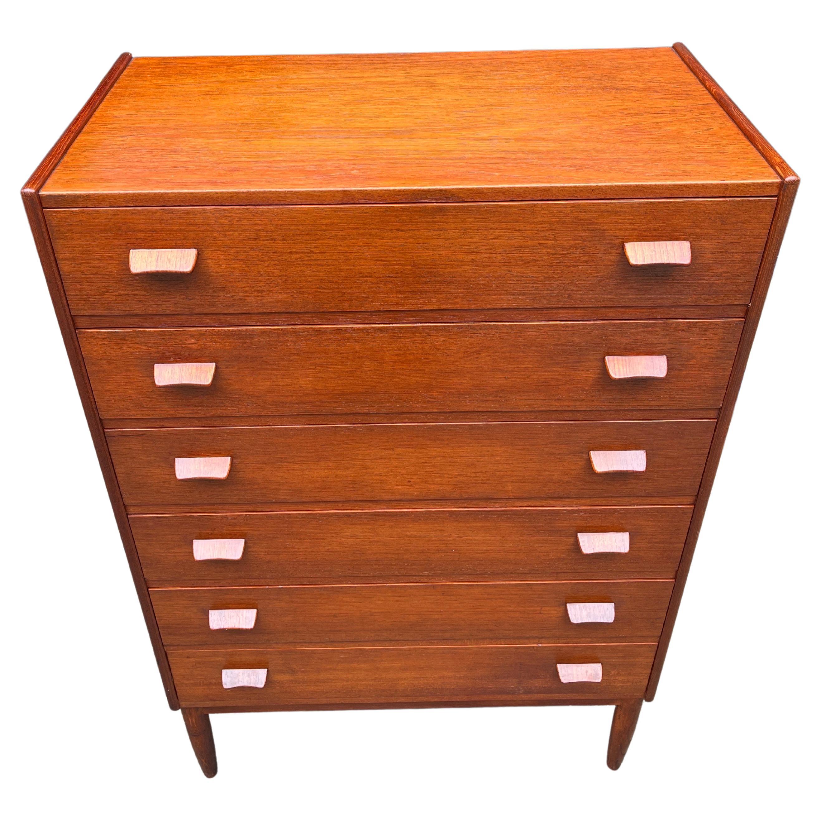 Magnifique commode haute pour garçon du milieu du siècle dernier par Poul Volther 4