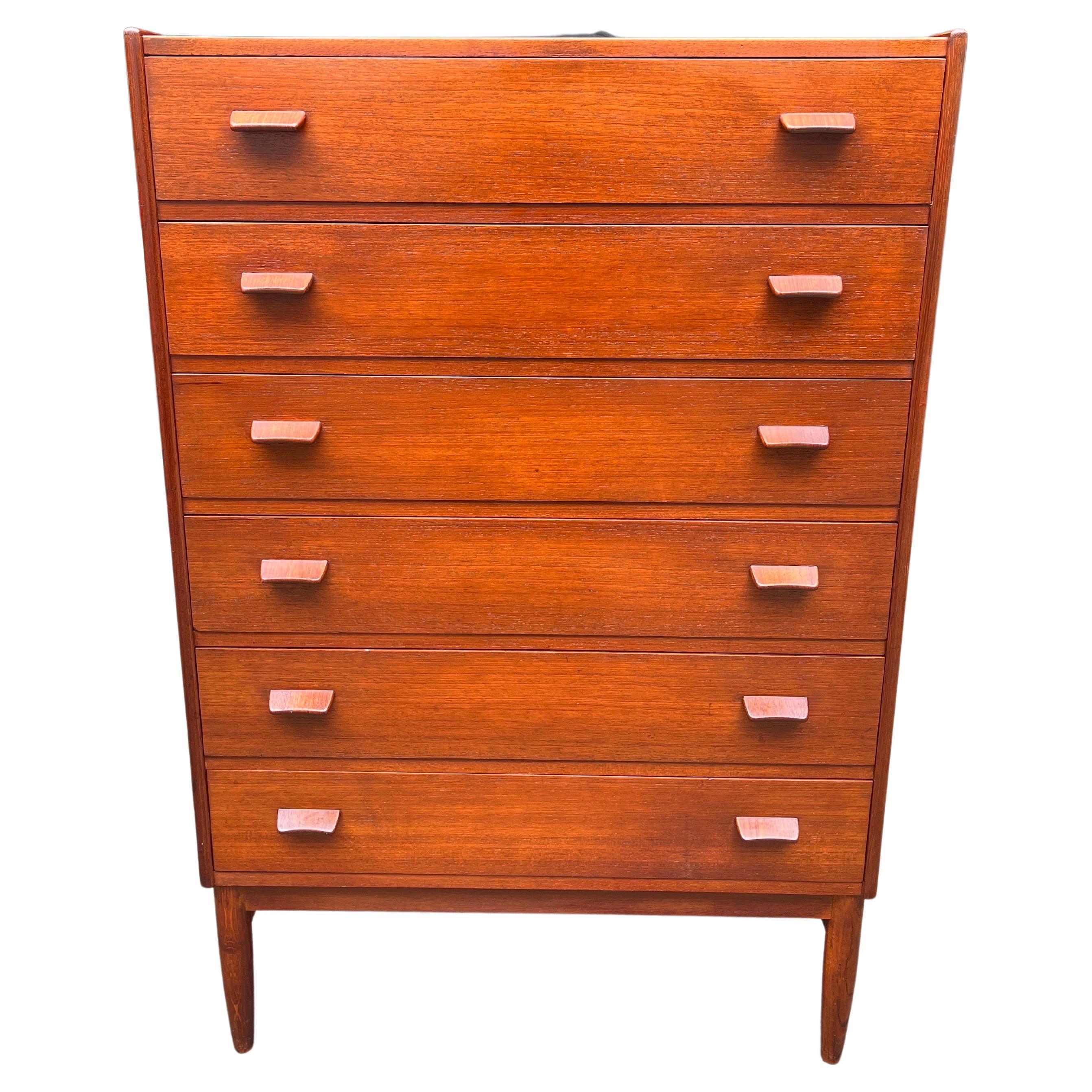 Magnifique commode haute pour garçon du milieu du siècle dernier par Poul Volther 5