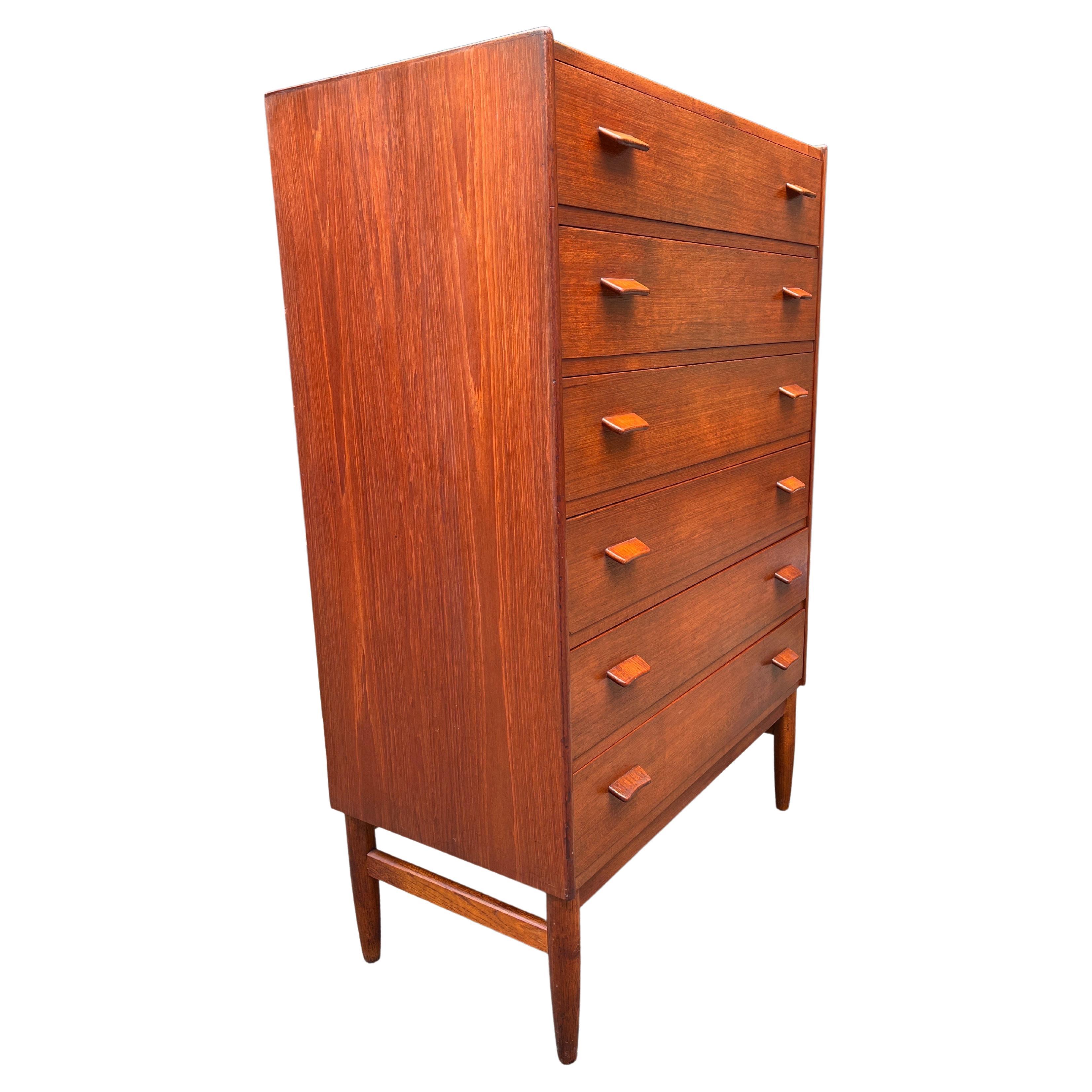 Magnifique commode haute pour garçon du milieu du siècle dernier par Poul Volther 1