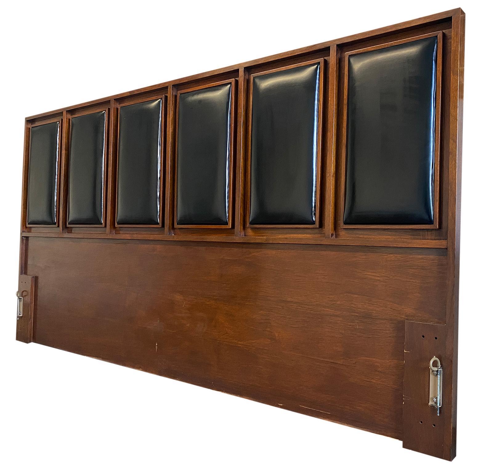 Mid-Century moderno Bellissima testiera in noce del Medioevo di Paul McCobb per Widdicomb King in vendita