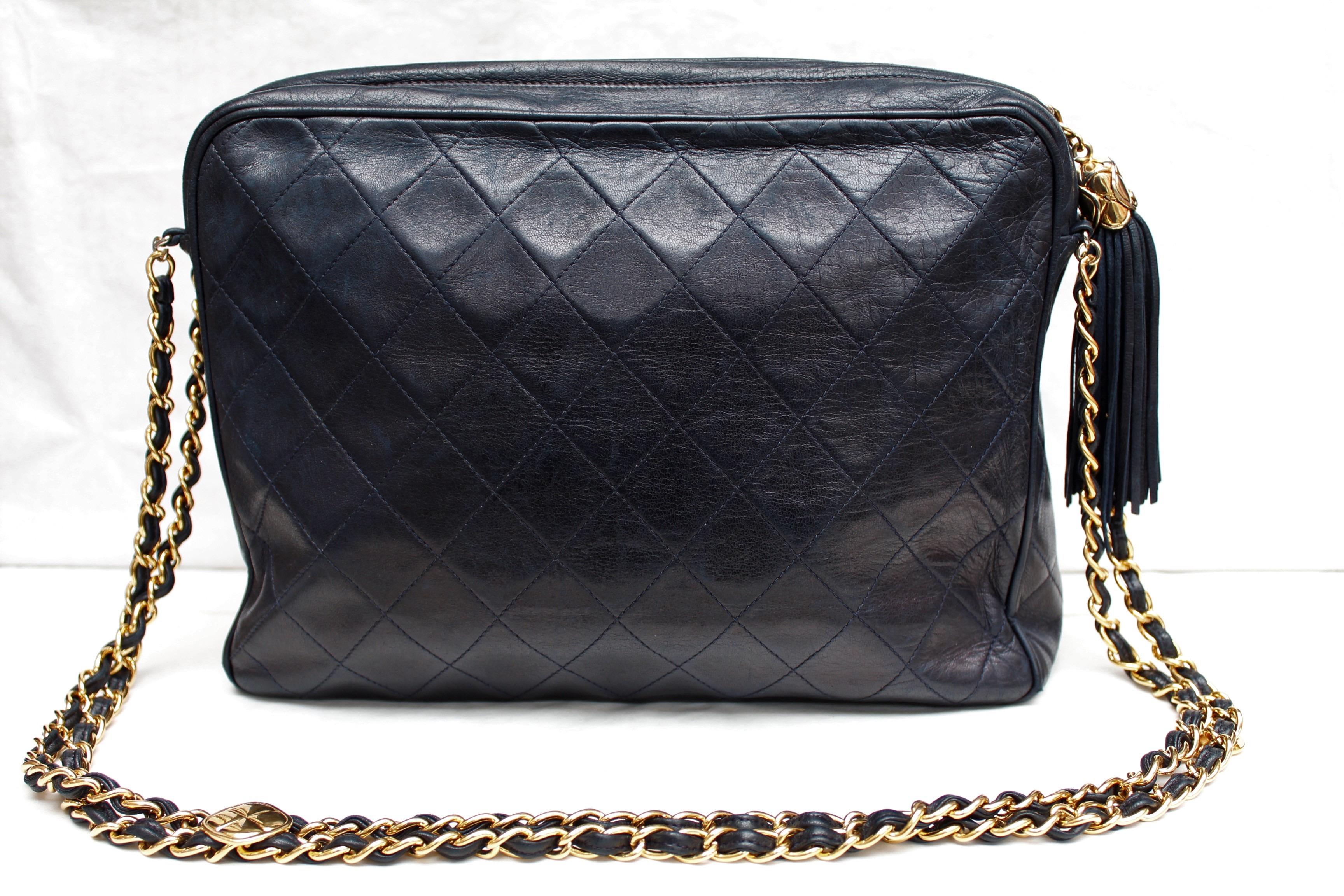 Beautiful midnight blue quilted leather bag, 1990s For Sale 1