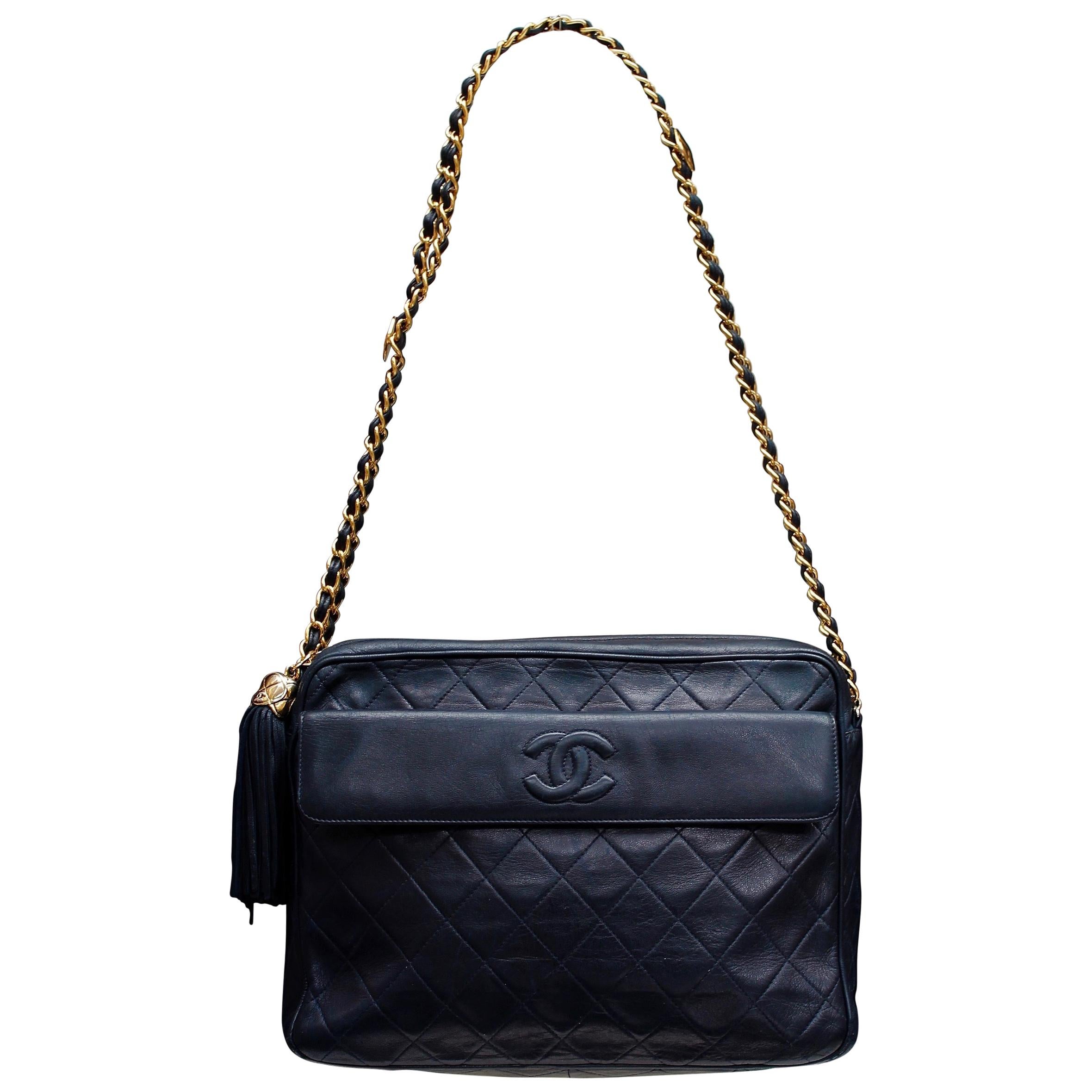 Beautiful midnight blue quilted leather bag, 1990s For Sale