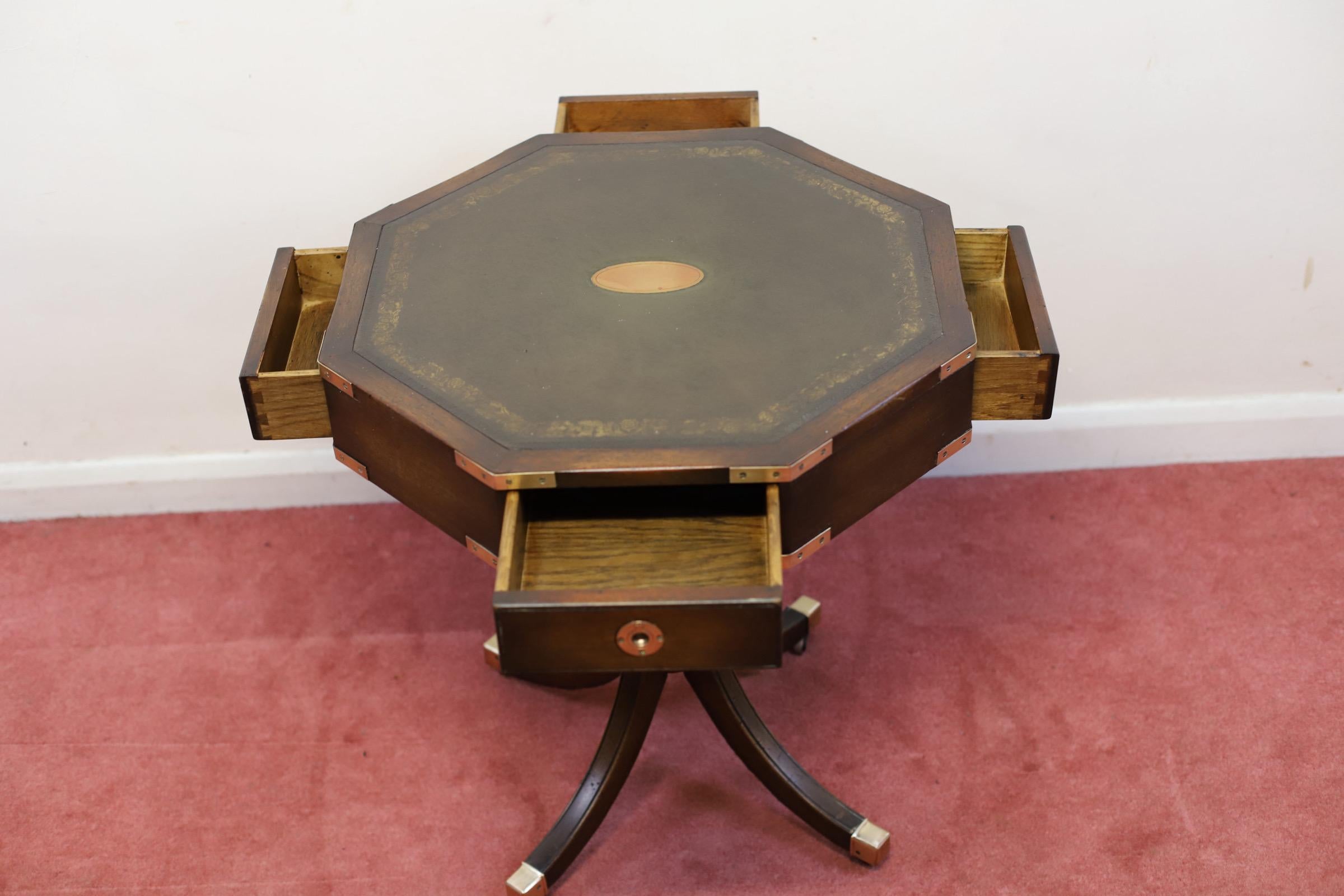 Magnifique table à tambour de style militaire Campaigner  en vente 2