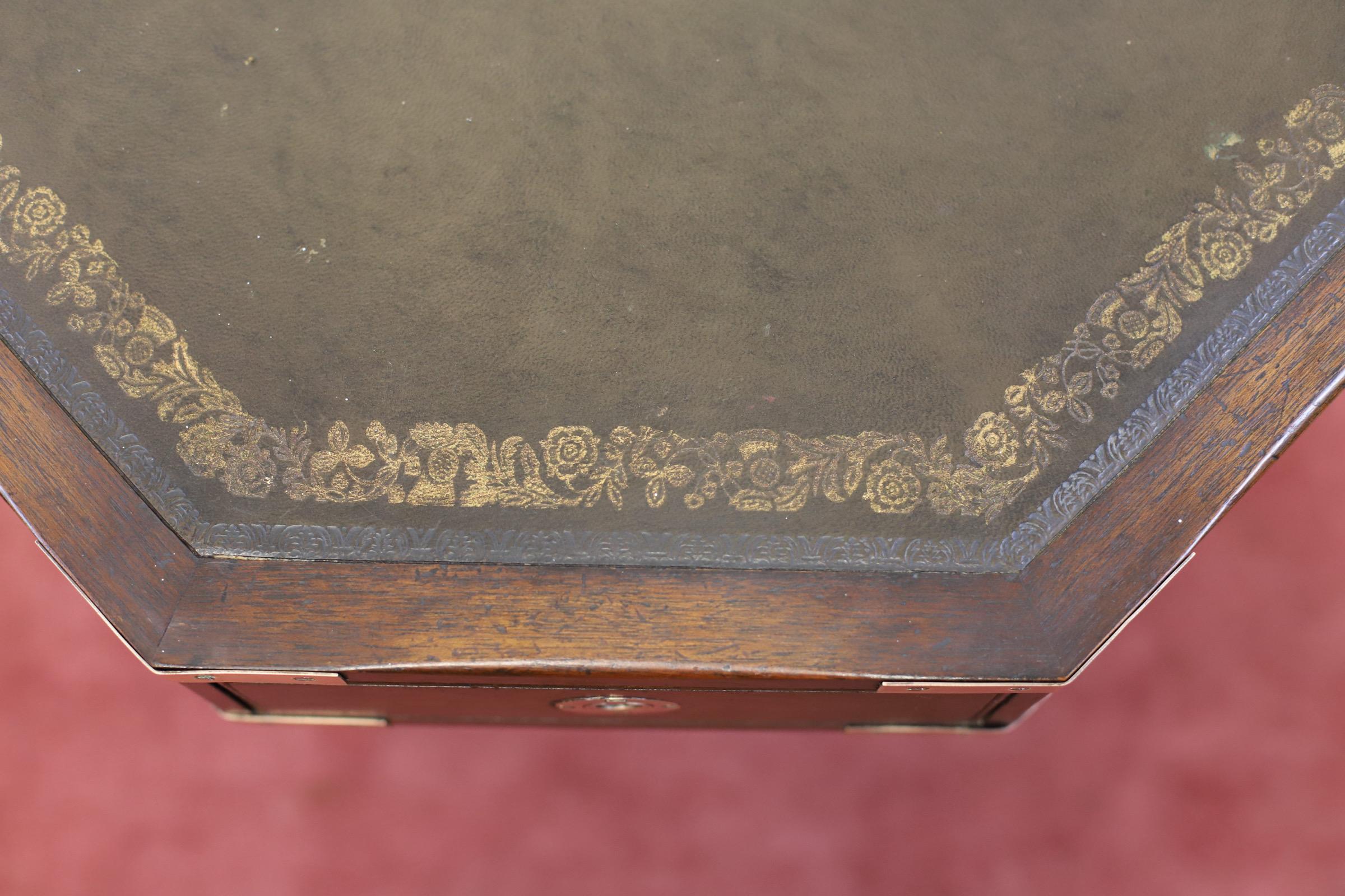 Magnifique table à tambour de style militaire Campaigner en vente 5
