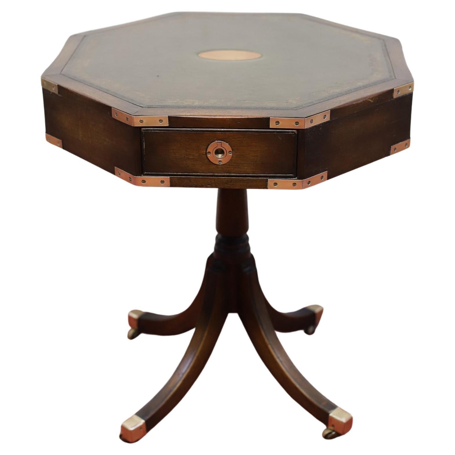 Magnifique table à tambour de style militaire Campaigner  en vente