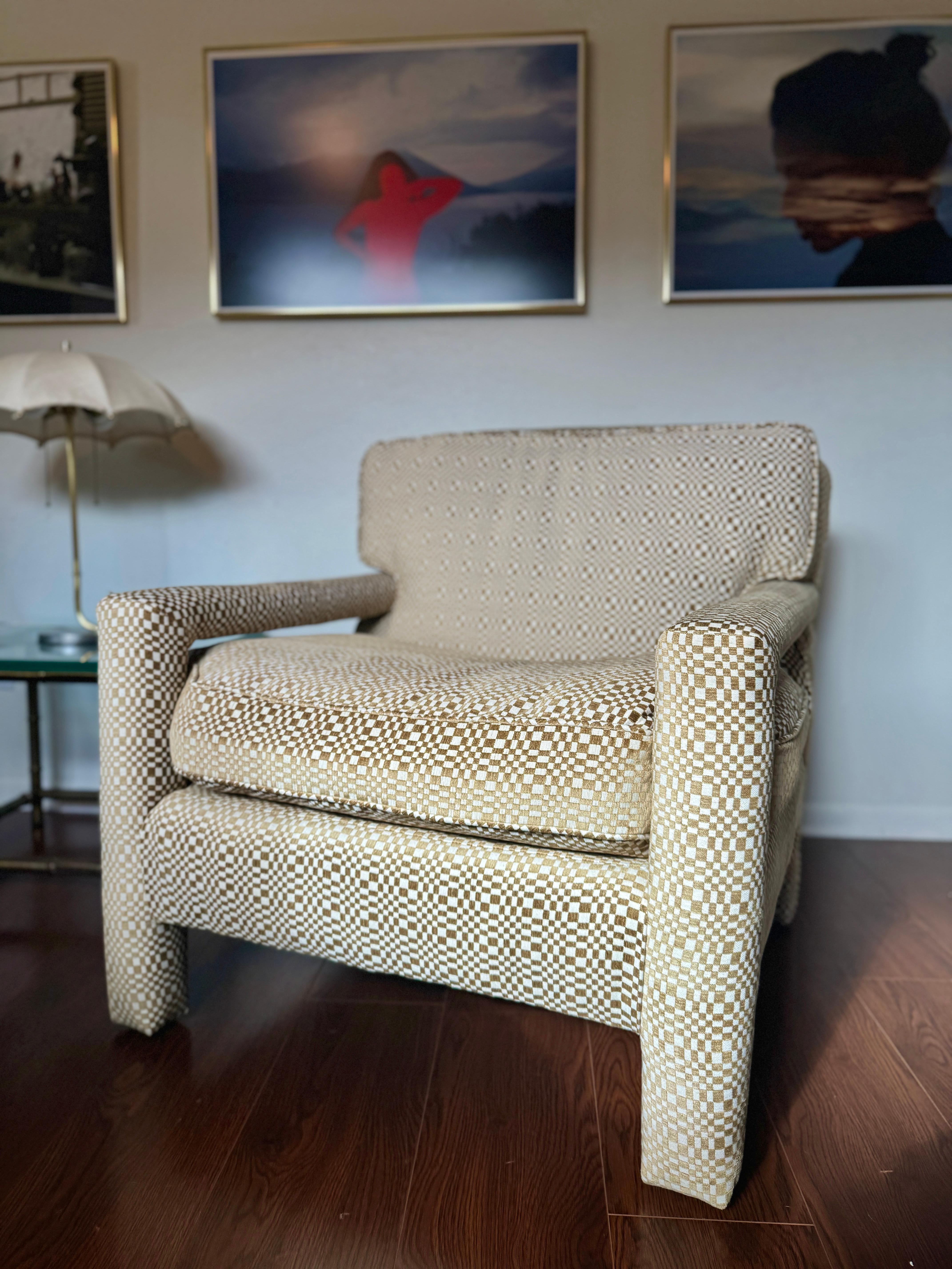 Schöner Parsons-Stuhl im Milo Baughman-Stil, ca. 1970er Jahre. Frisch gepolstert im Angebot 6
