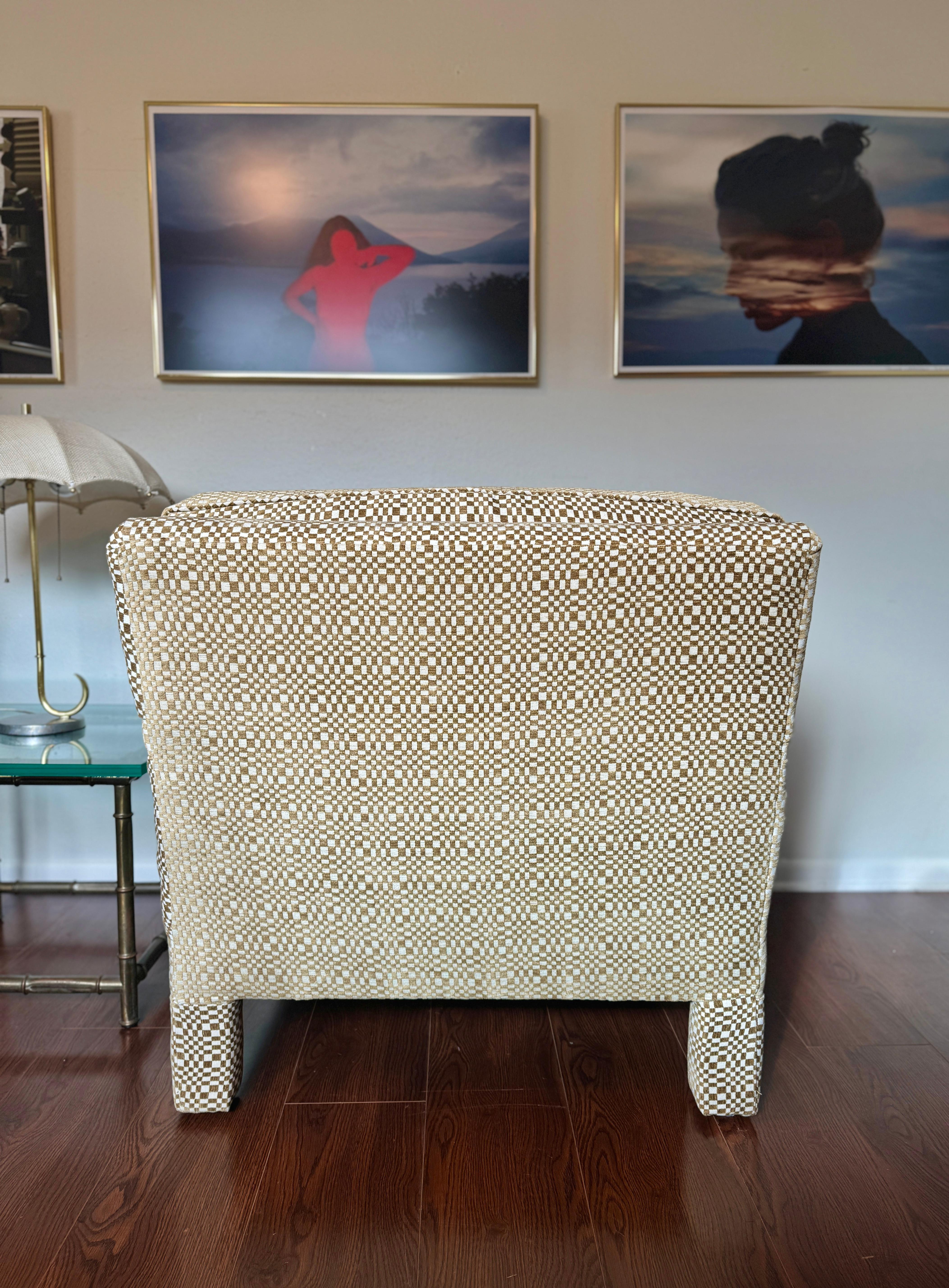 Late 20th Century Beautiful Milo Baughman style parsons chair, circa 1970s. Freshly reupholstered