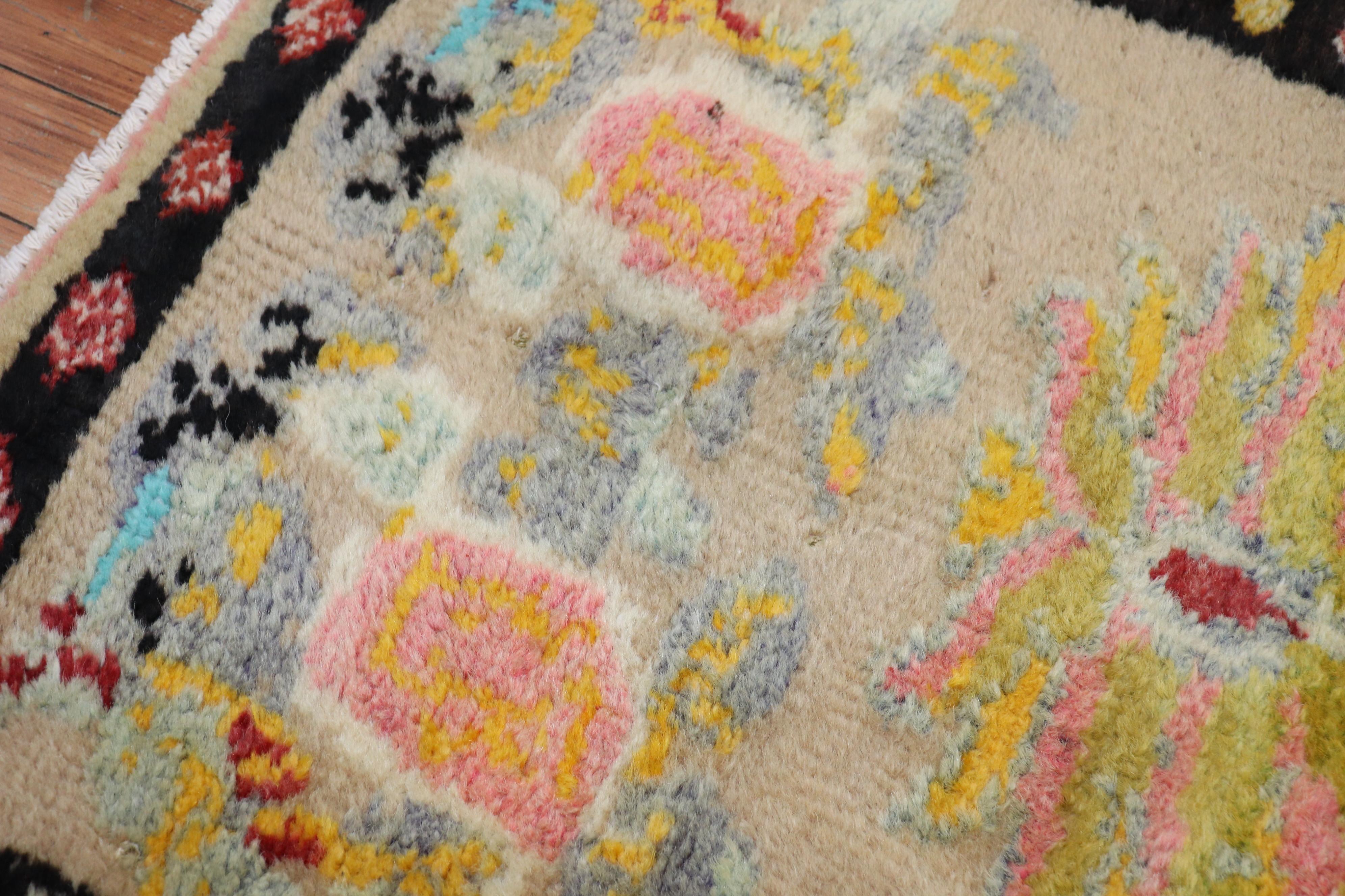 Mid 20th century floral Turkish boho chic rug.

Measures: 2'1'' x 3'7''.

 

 