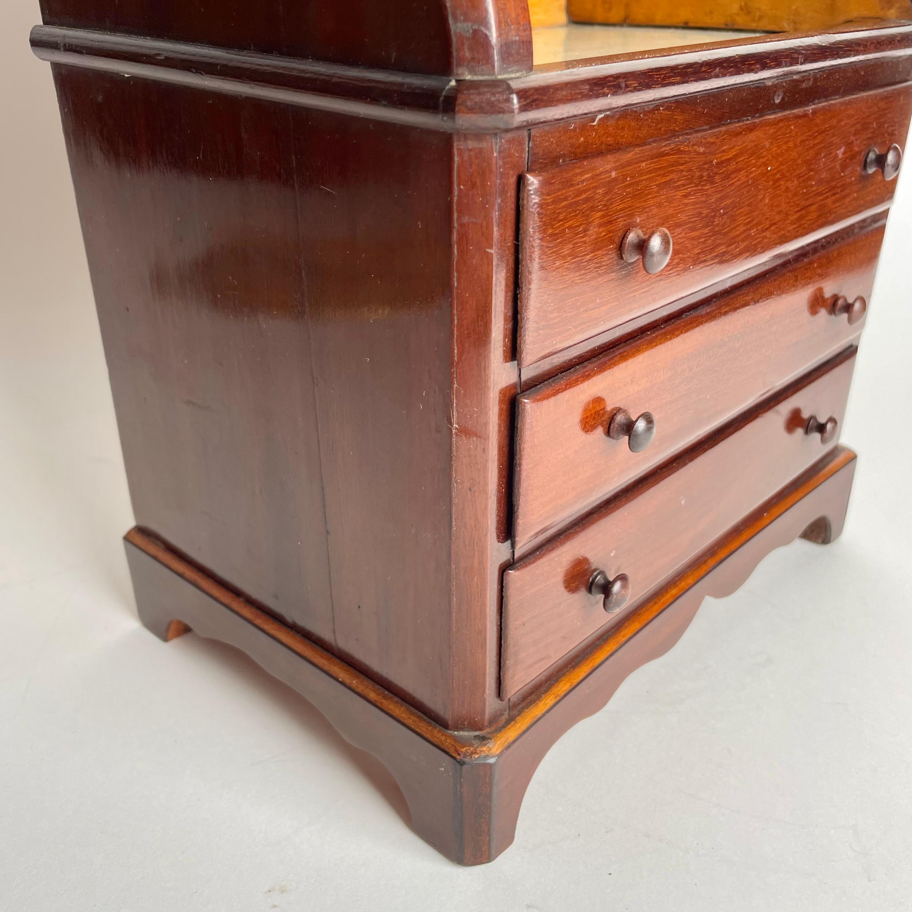 Beautiful Miniature chest of drawers in Mahogany from Paris in the 1840s 5