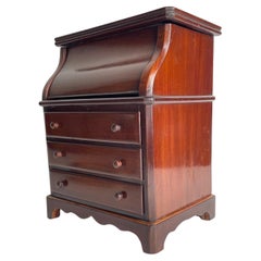 Beautiful Miniature chest of drawers in Mahogany from Paris in the 1840s