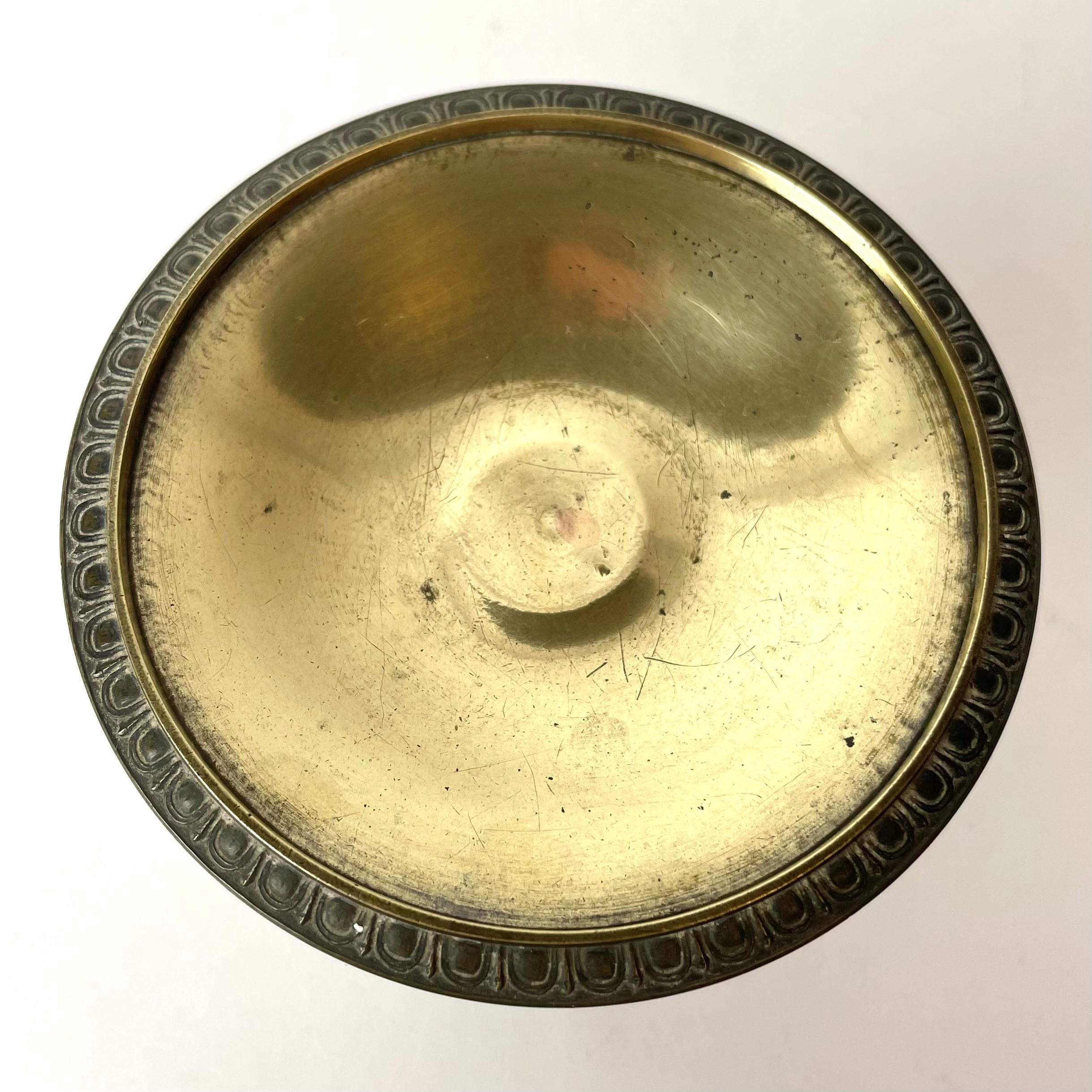 Schöner Miniaturtisch/Tisch aus vergoldeter und patinierter Bronze. 19. Jahrhundert im Zustand „Gut“ im Angebot in Knivsta, SE