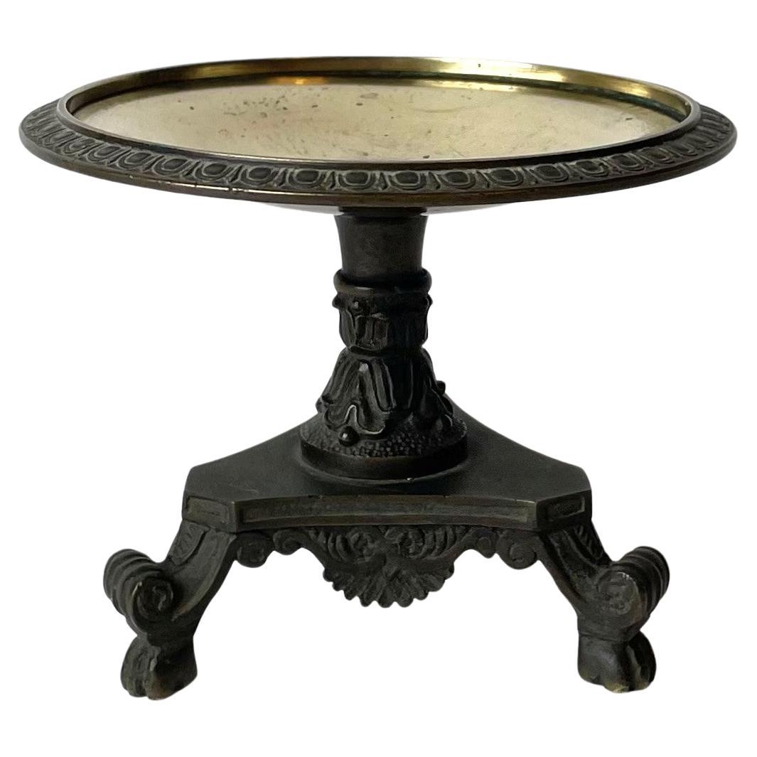 Magnifique table/tisse miniature en bronze doré et patiné. 19ème siècle