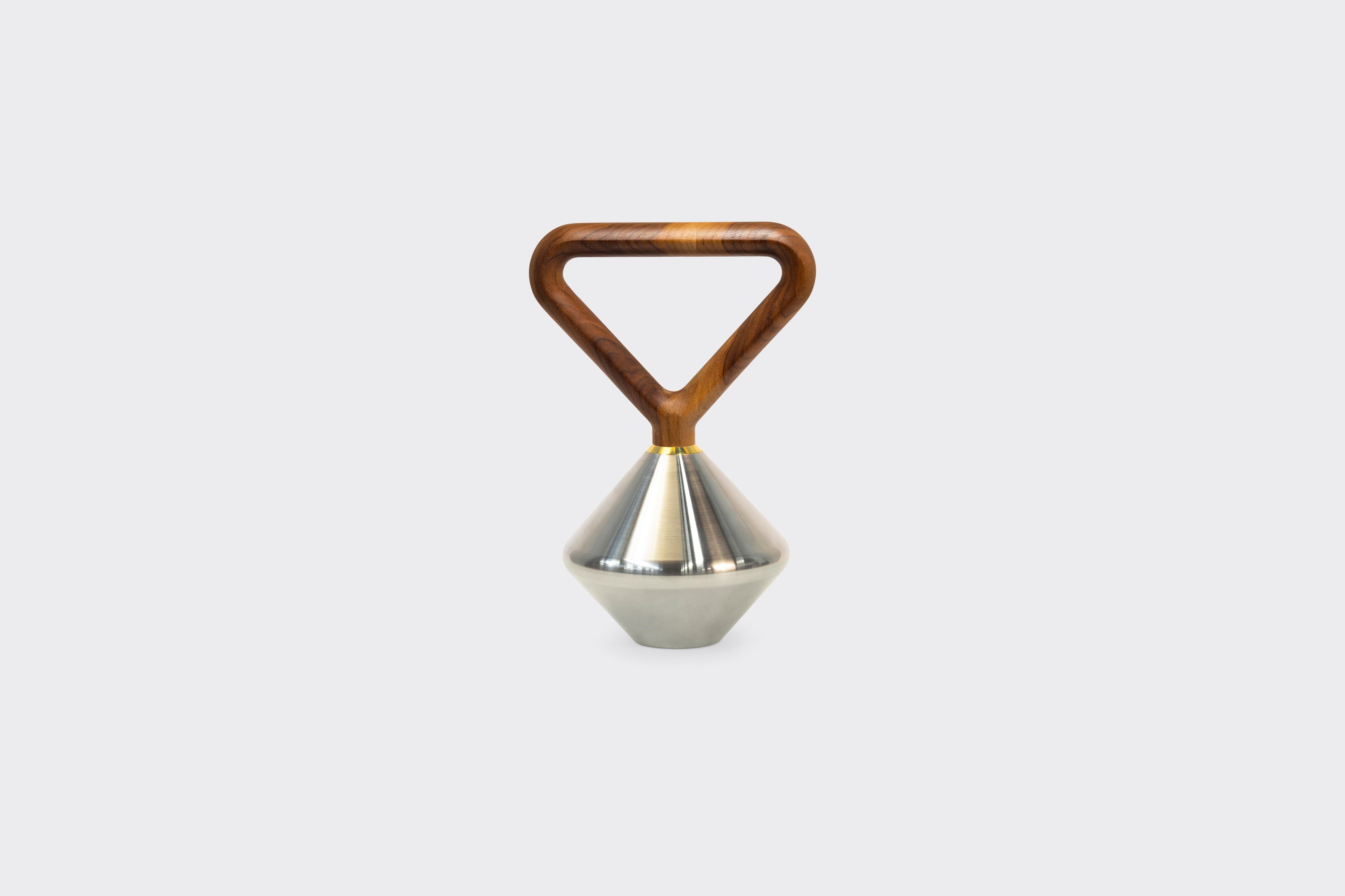 Kettlebell series in walnut.
Perfectly shaped stainless steel, noble solid wood and fine brass details, this kettlebell is an absolute eye-catcher. The handle is in a league of its own: It is milled from solid wood in a complex process where a new