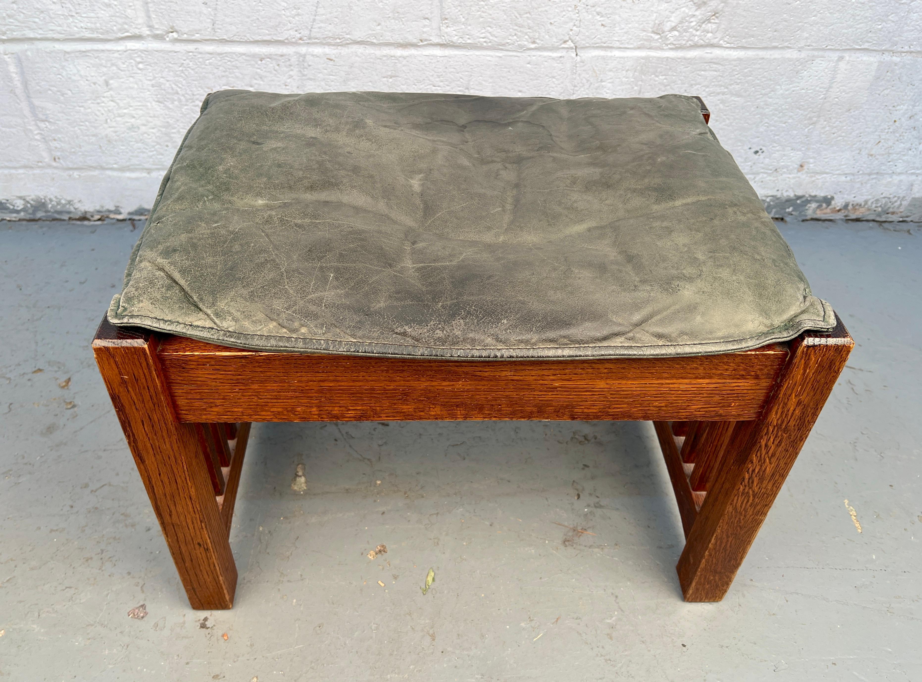 Bellissima sedia da salotto Mission Oak con ottomana in vendita 6