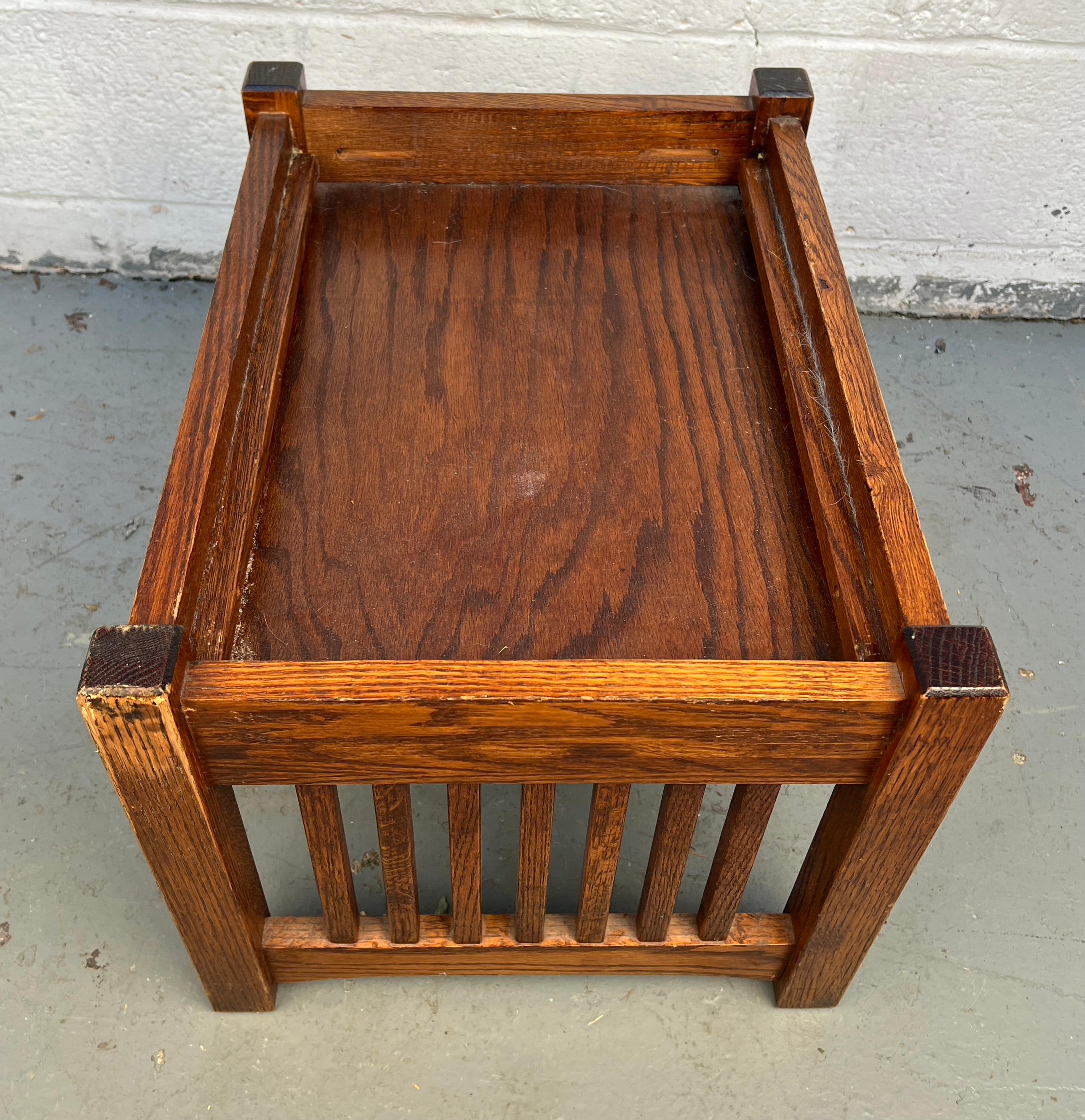 Bellissima sedia da salotto Mission Oak con ottomana in vendita 11