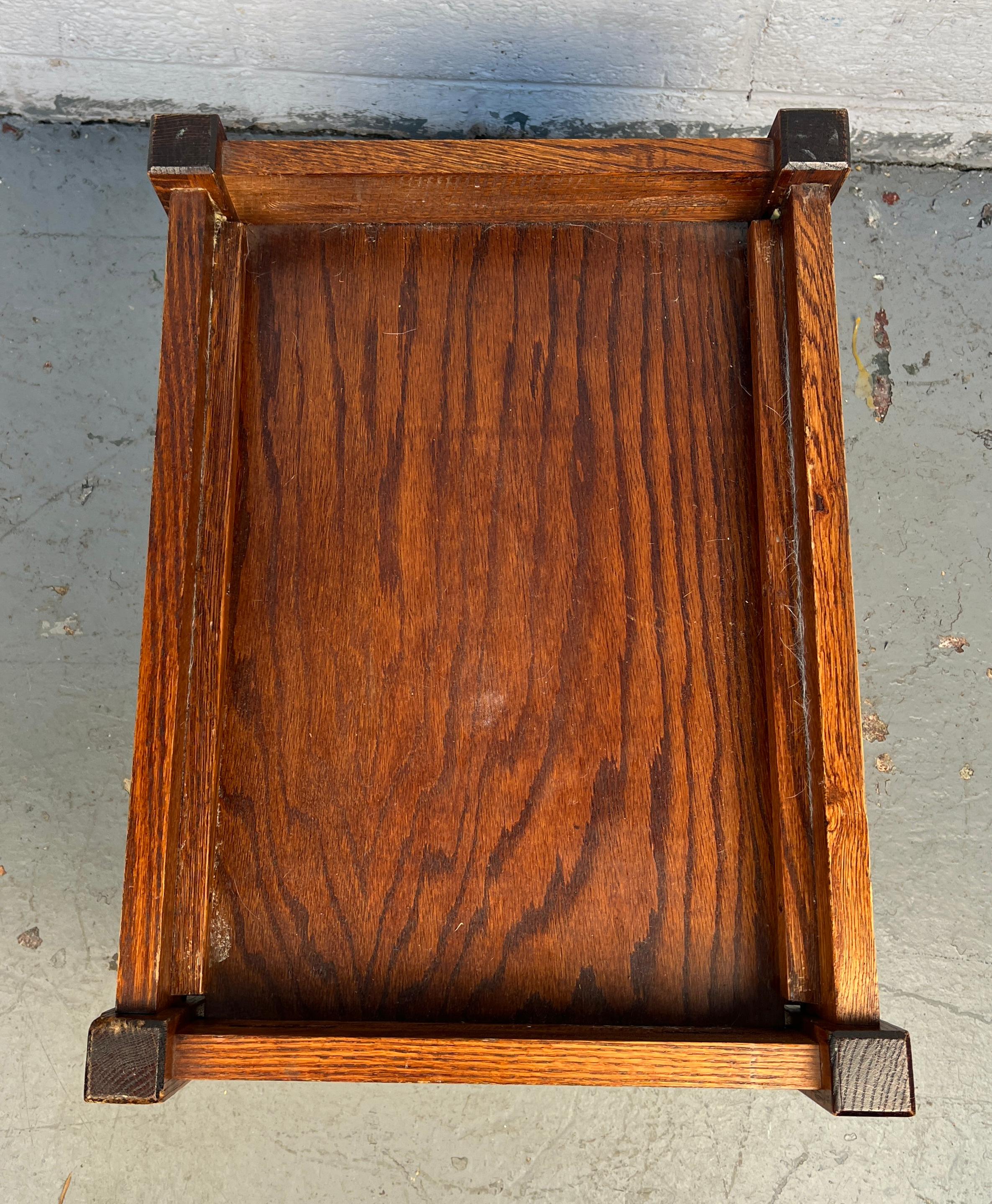 Bellissima sedia da salotto Mission Oak con ottomana in vendita 12