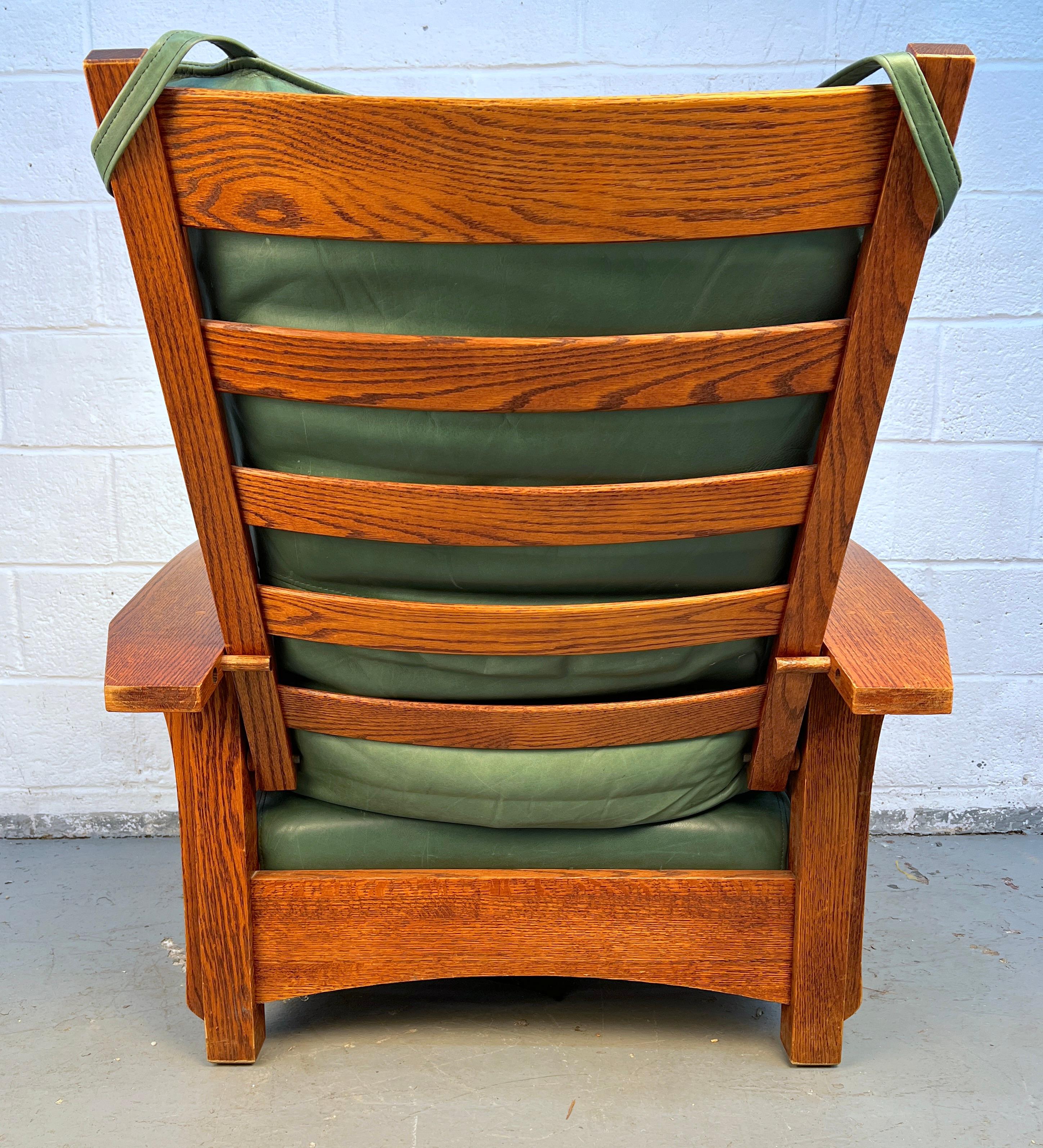 Quercia Bellissima sedia da salotto Mission Oak con ottomana in vendita