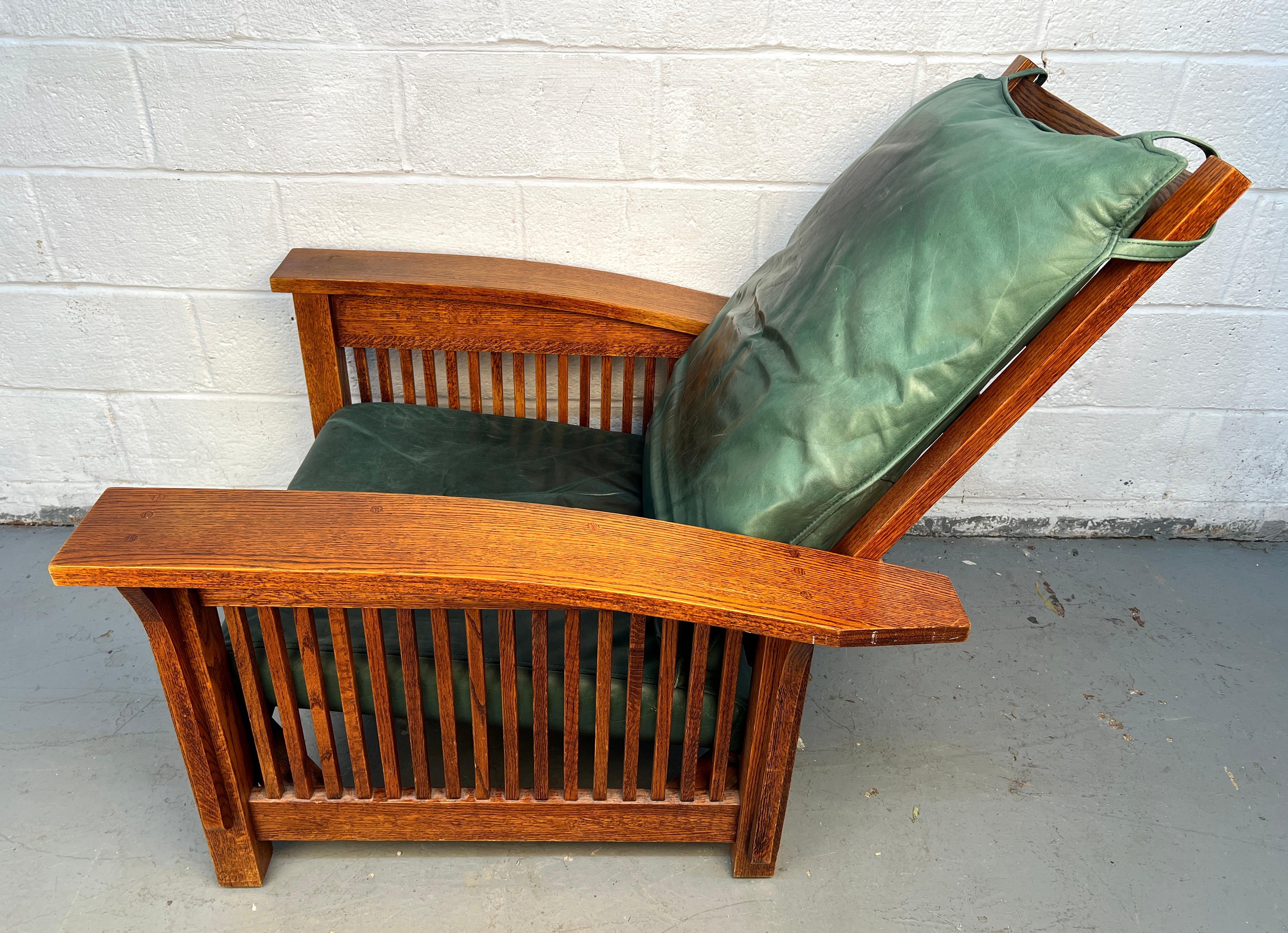 Bellissima sedia da salotto Mission Oak con ottomana in vendita 2