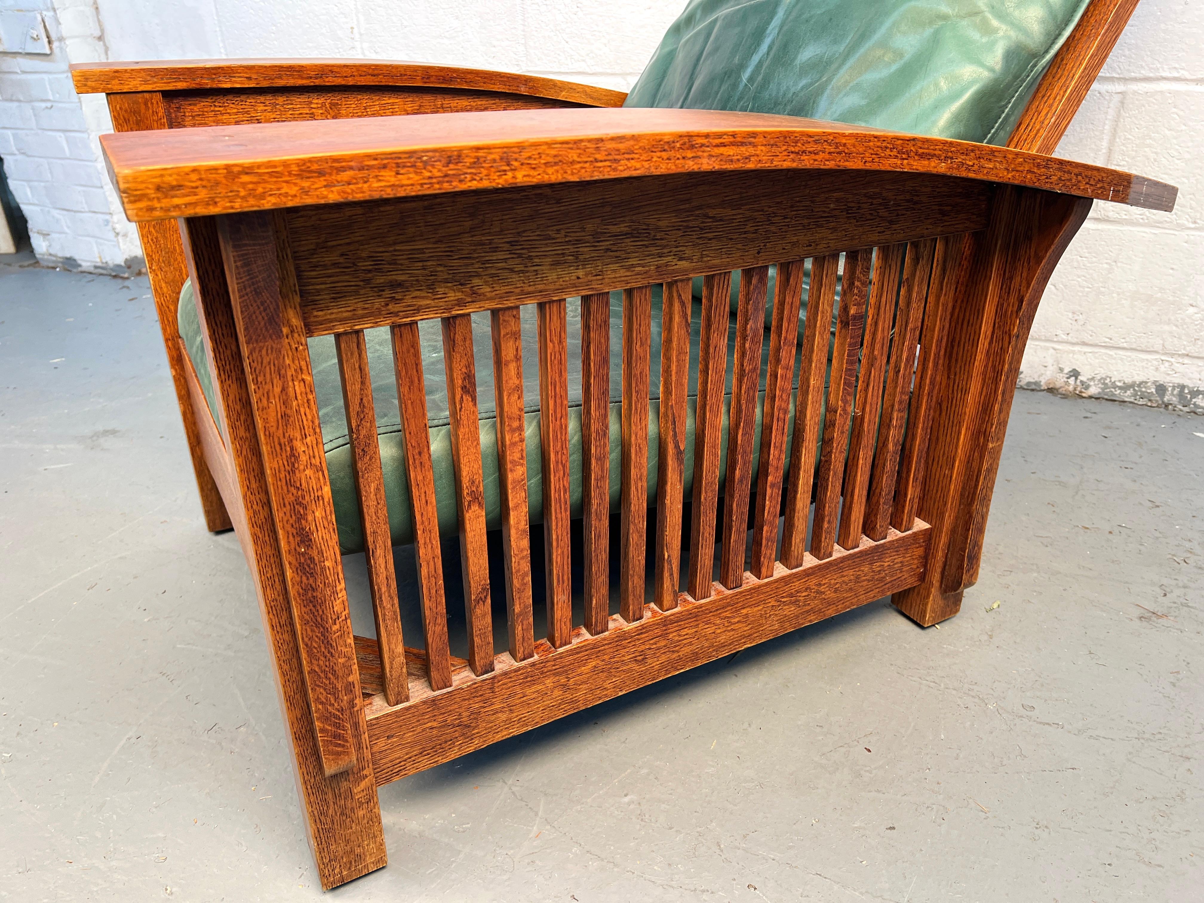 Bellissima sedia da salotto Mission Oak con ottomana in vendita 3