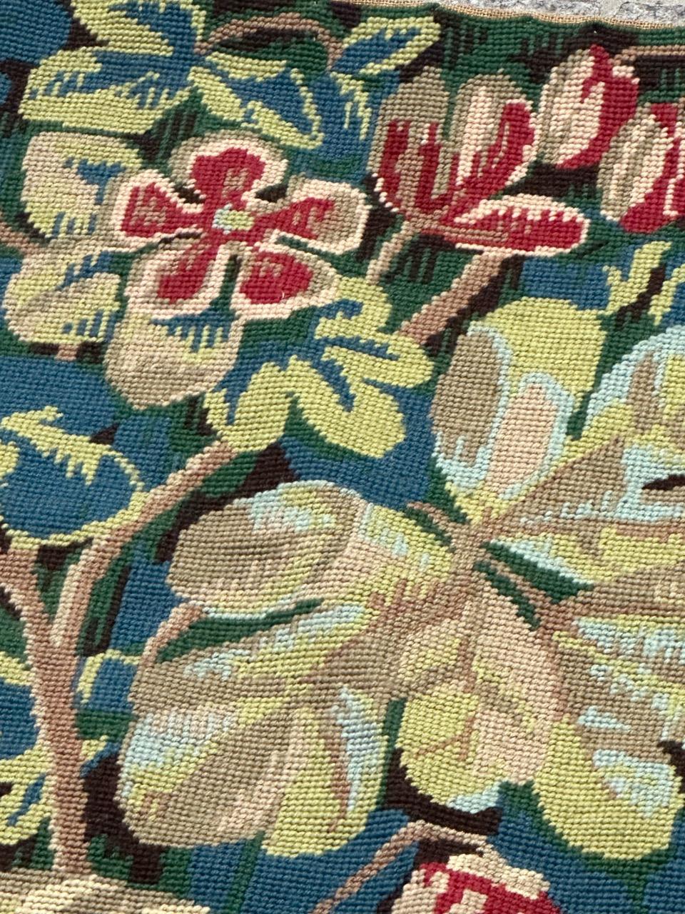 Schöne moderne französische Nadelspitze des 20. (Wolle) im Angebot