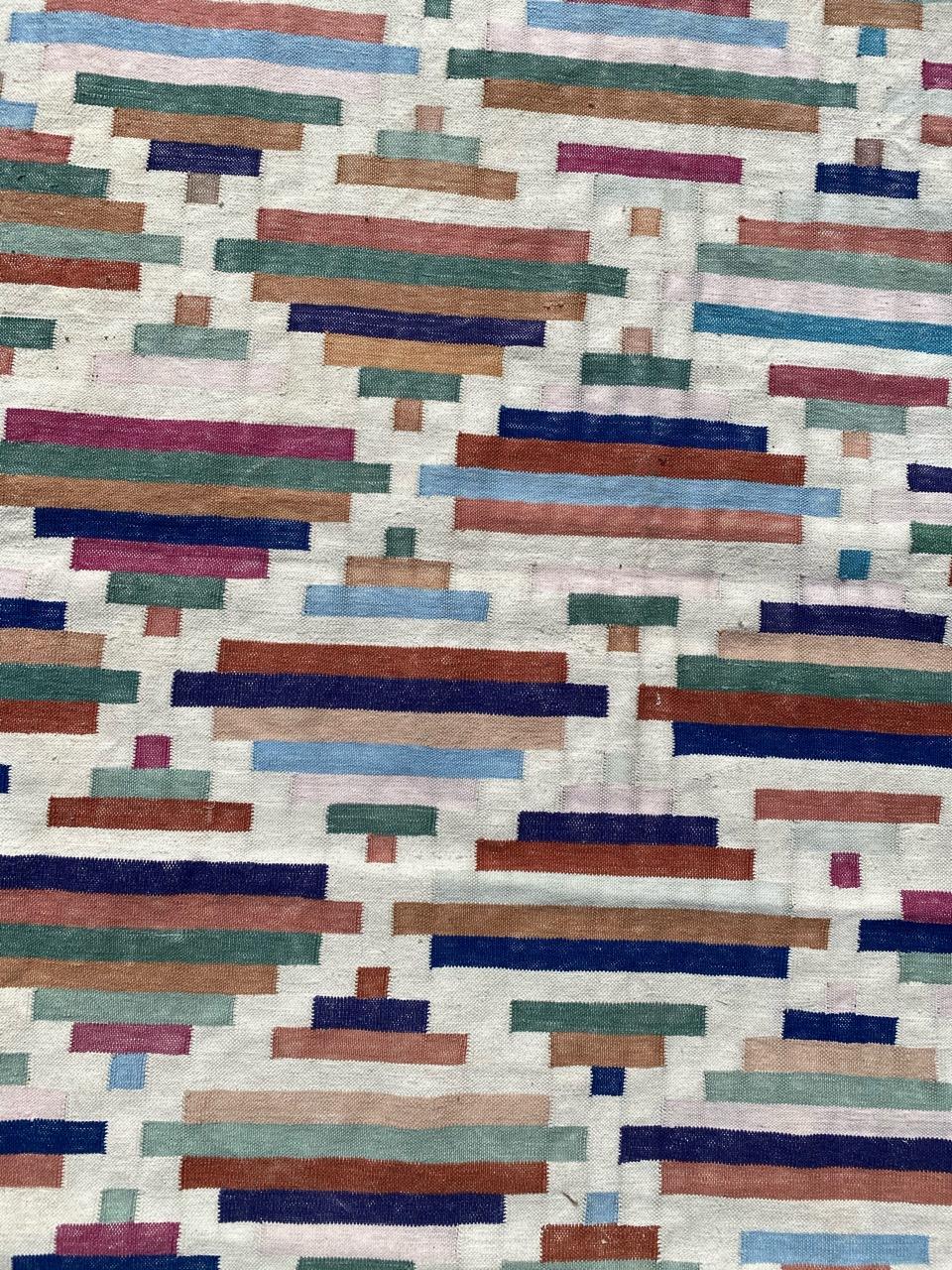 Nice vintage Indian flat rug with beautiful modern design and nice colors, entirely hand woven with cotton on cotton foundation.