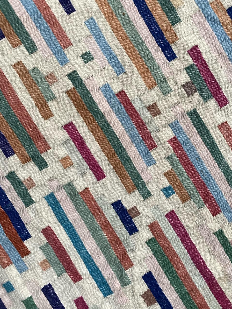 Preciosa Alfombra Plana India Durhie Kilim de Diseño Moderno en Bueno estado para la venta en Saint Ouen, FR