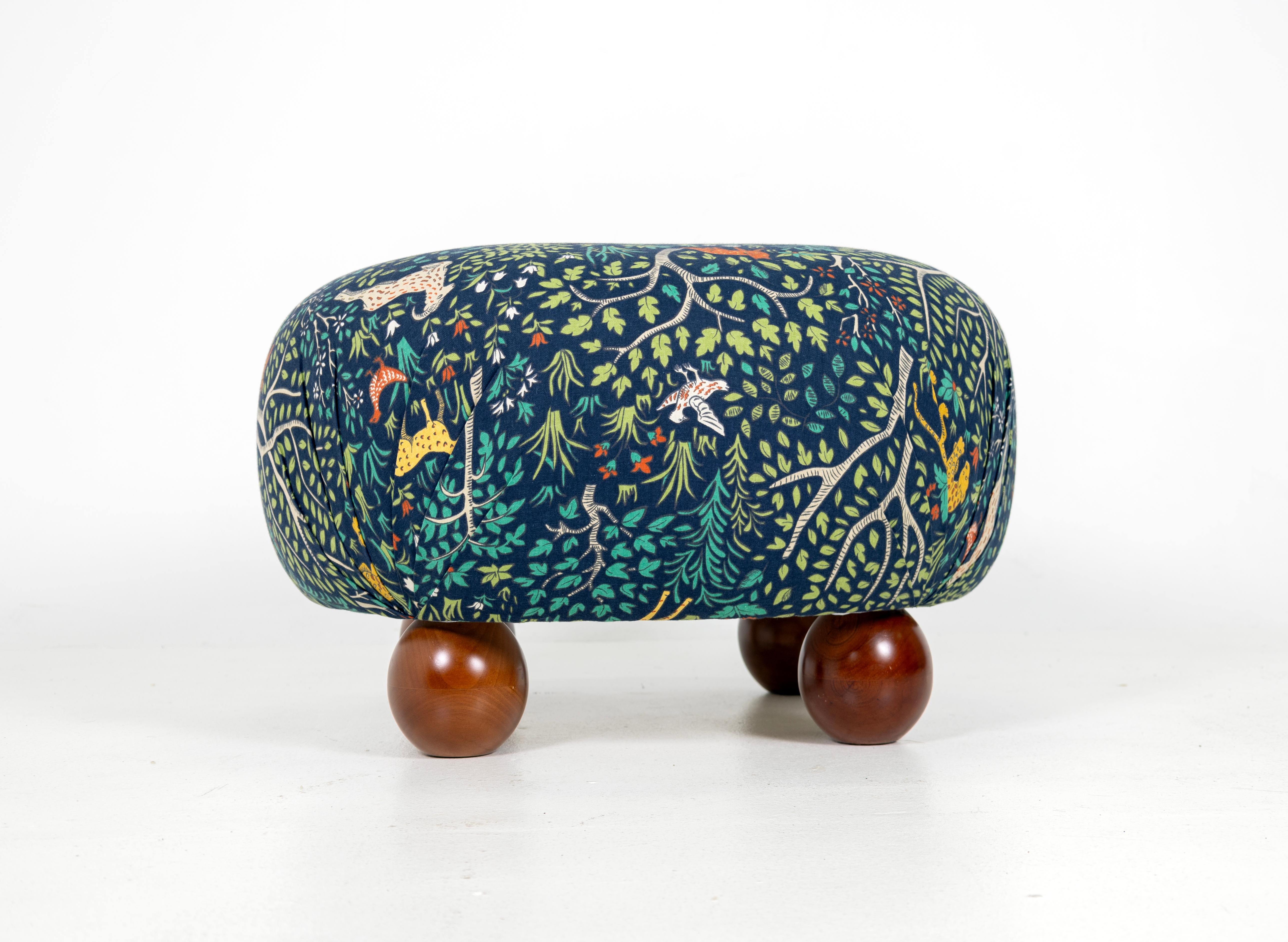 Américain Magnifique ottoman moderne dans le style de Josef Frank en vente