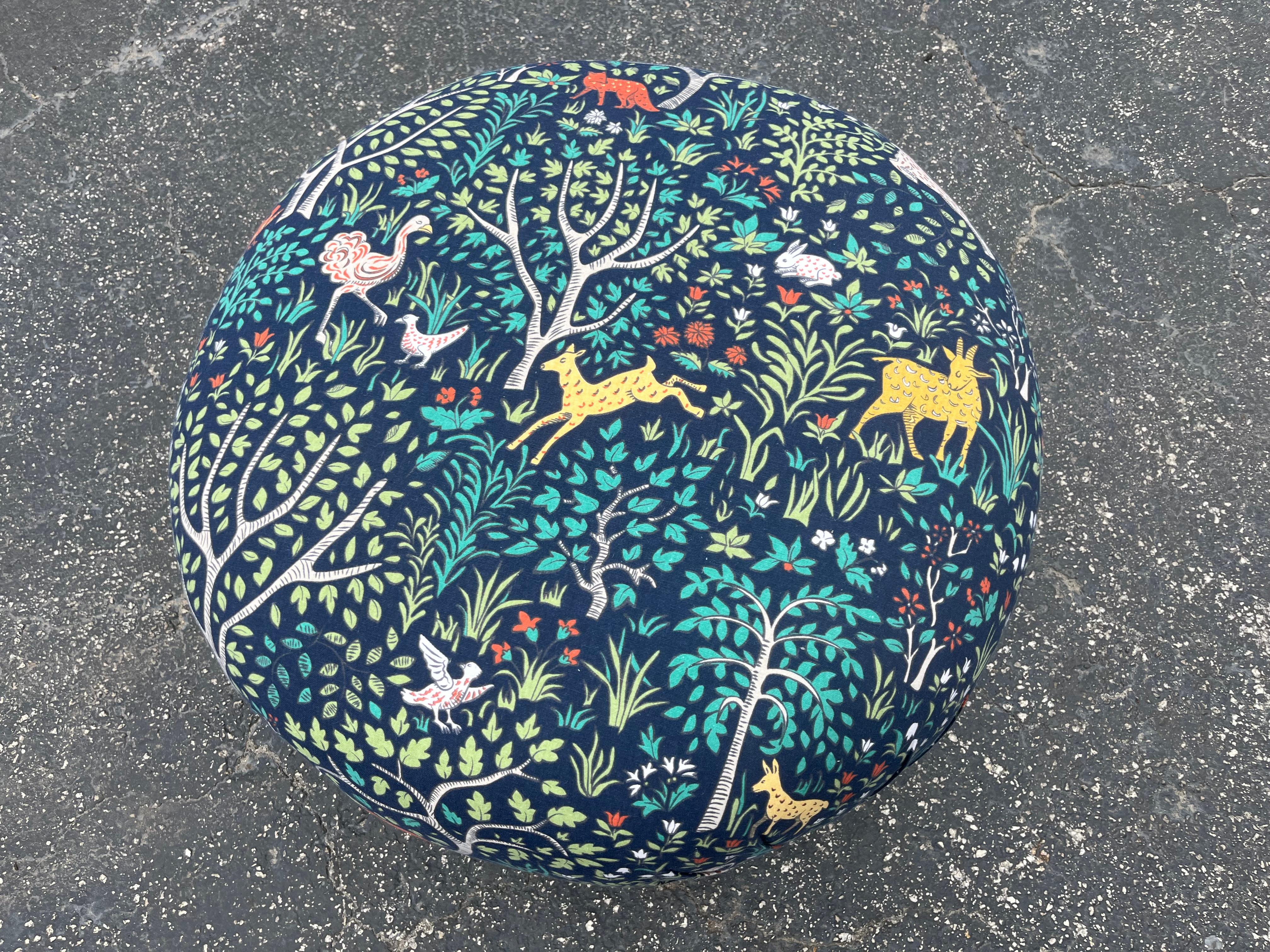 Coton Magnifique ottoman moderne dans le style de Josef Frank en vente