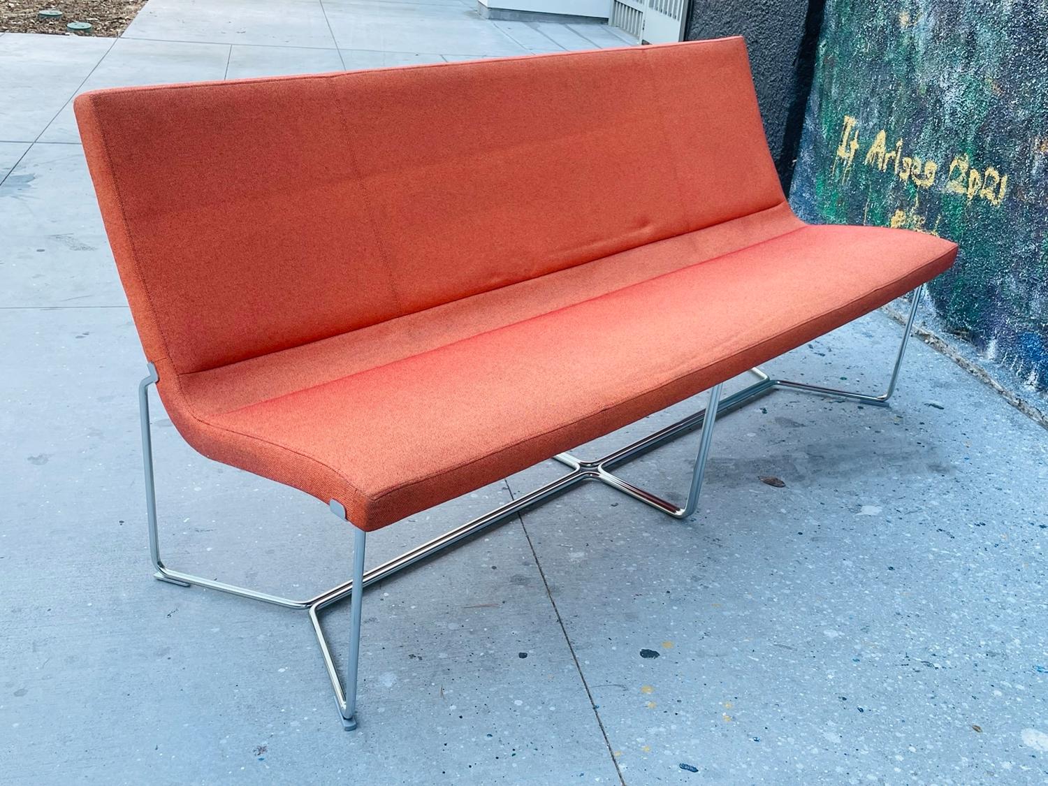 Schönes Modernes Sofa Made in the USA von Izzy im Angebot 8