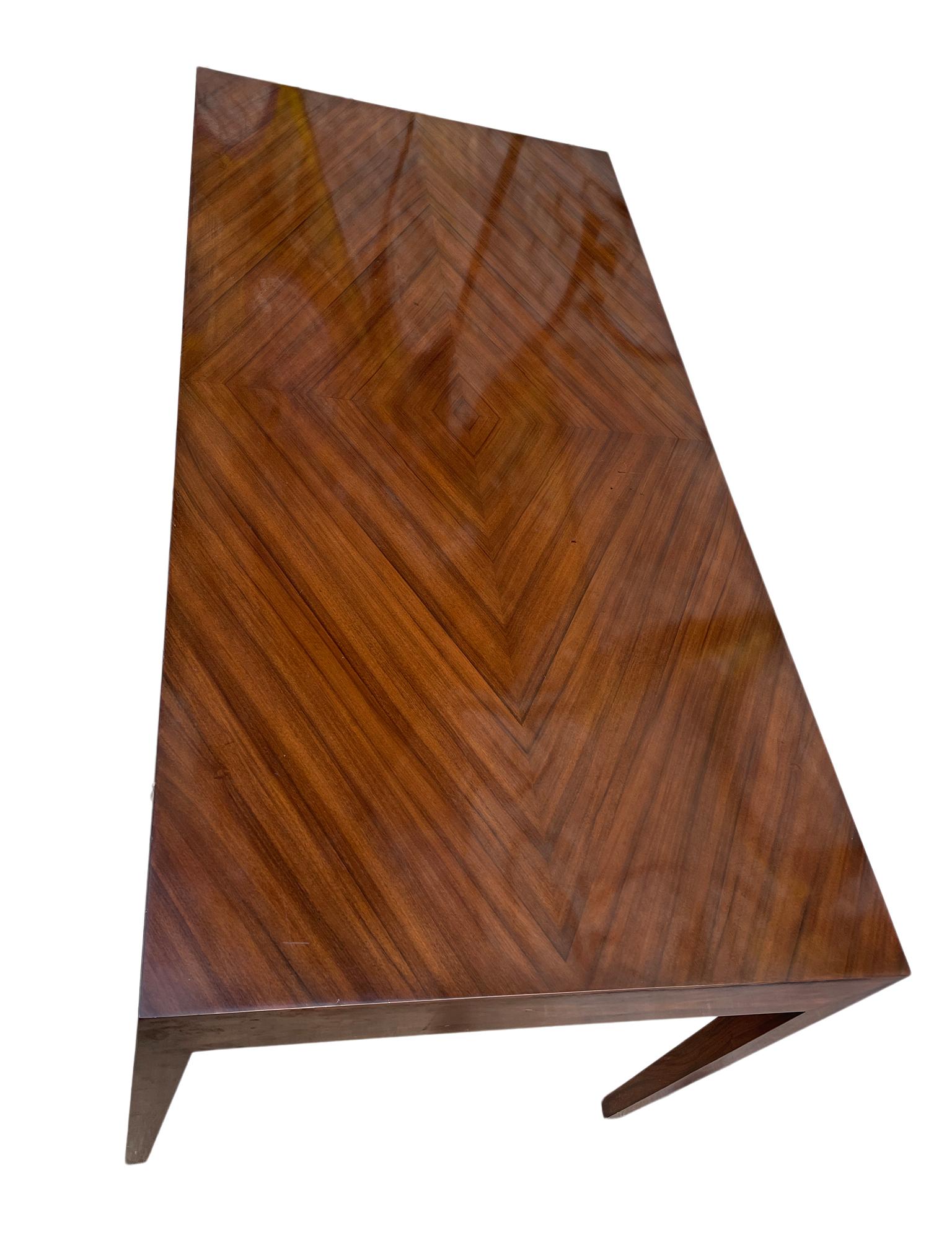 Schöner moderner Schreibtisch aus massivem Mahagoniholz mit 4 Schubladen aus Eichenholzfront (Leder) im Angebot