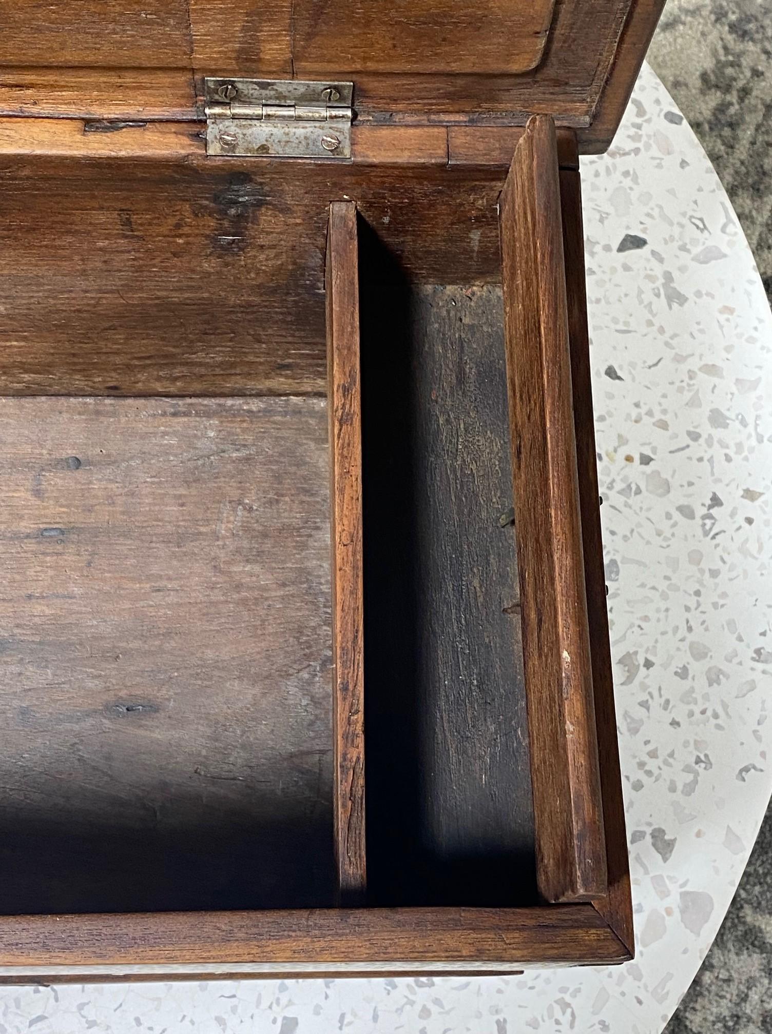 Preciosa Caja de madera con incrustaciones moriscas sirias o asiáticas Baúl cofre de almacenaje en venta 5