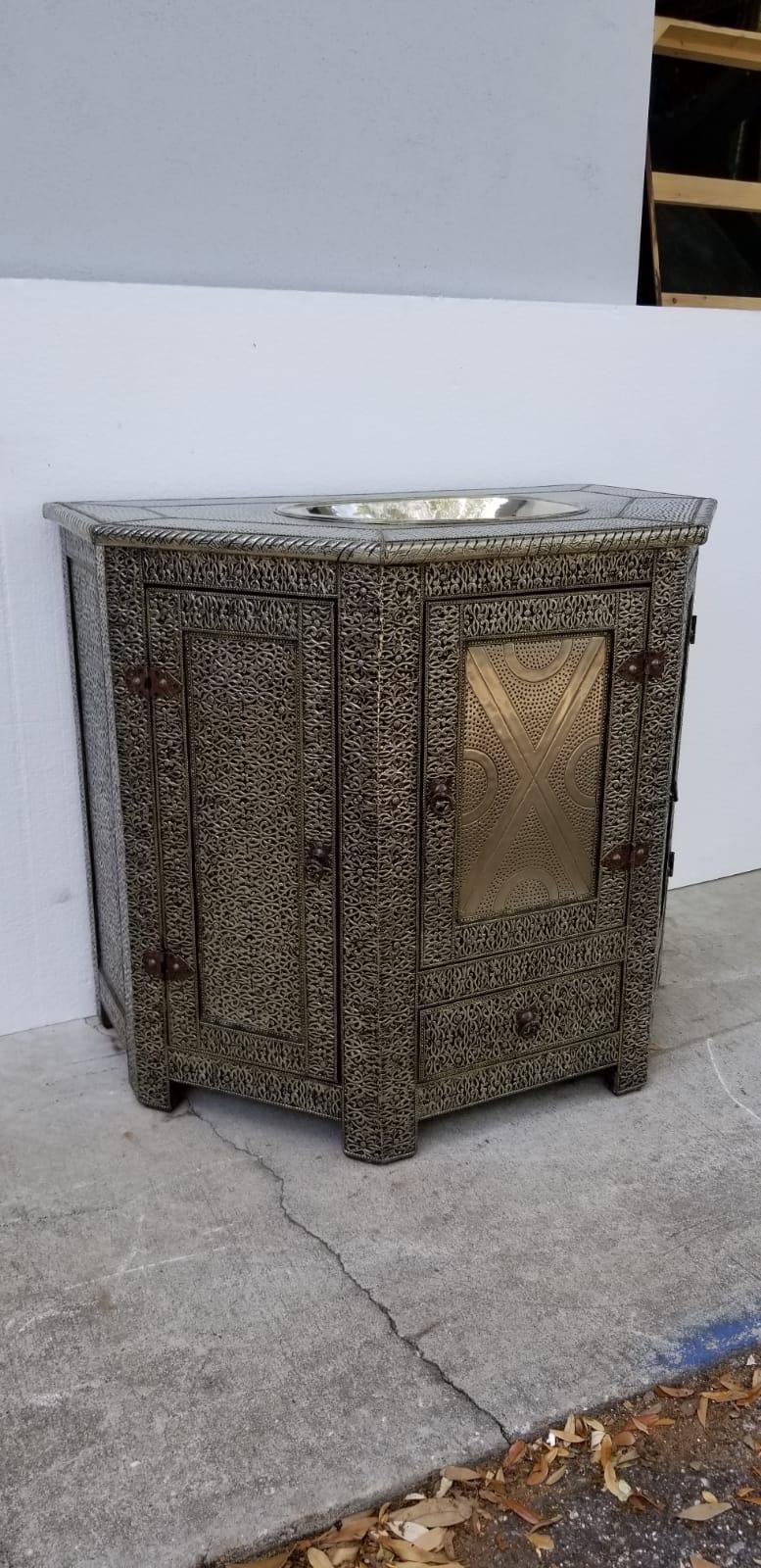 Beautiful Moroccan Silver Vanity Sink In Excellent Condition In West Palm Beach, FL