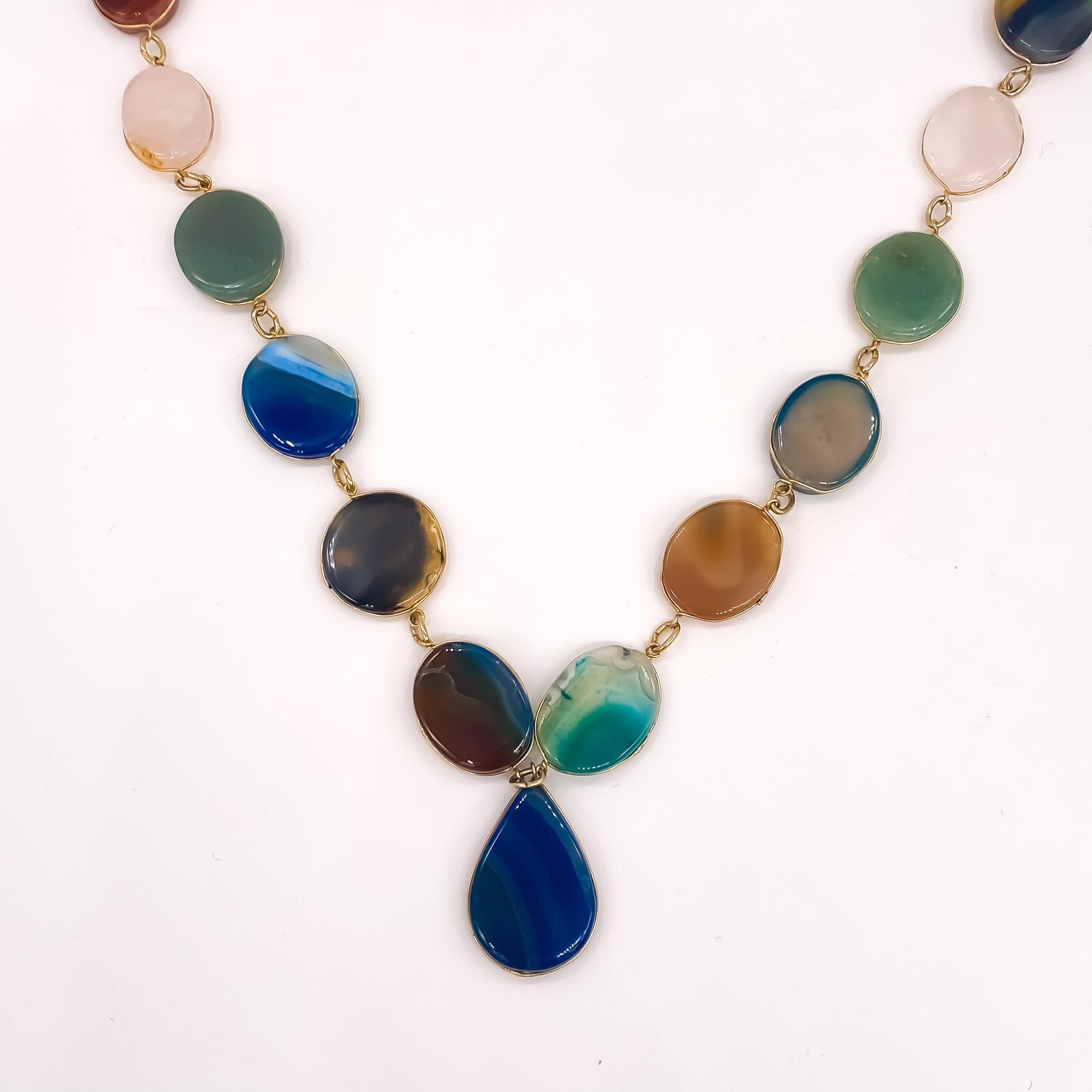Taille ronde Magnifique collier d'agate multicolore serti en vermeil  en vente