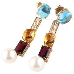 Belles boucles d'oreilles en goutte en or jaune avec pierres précieuses multicolores, diamants et perles