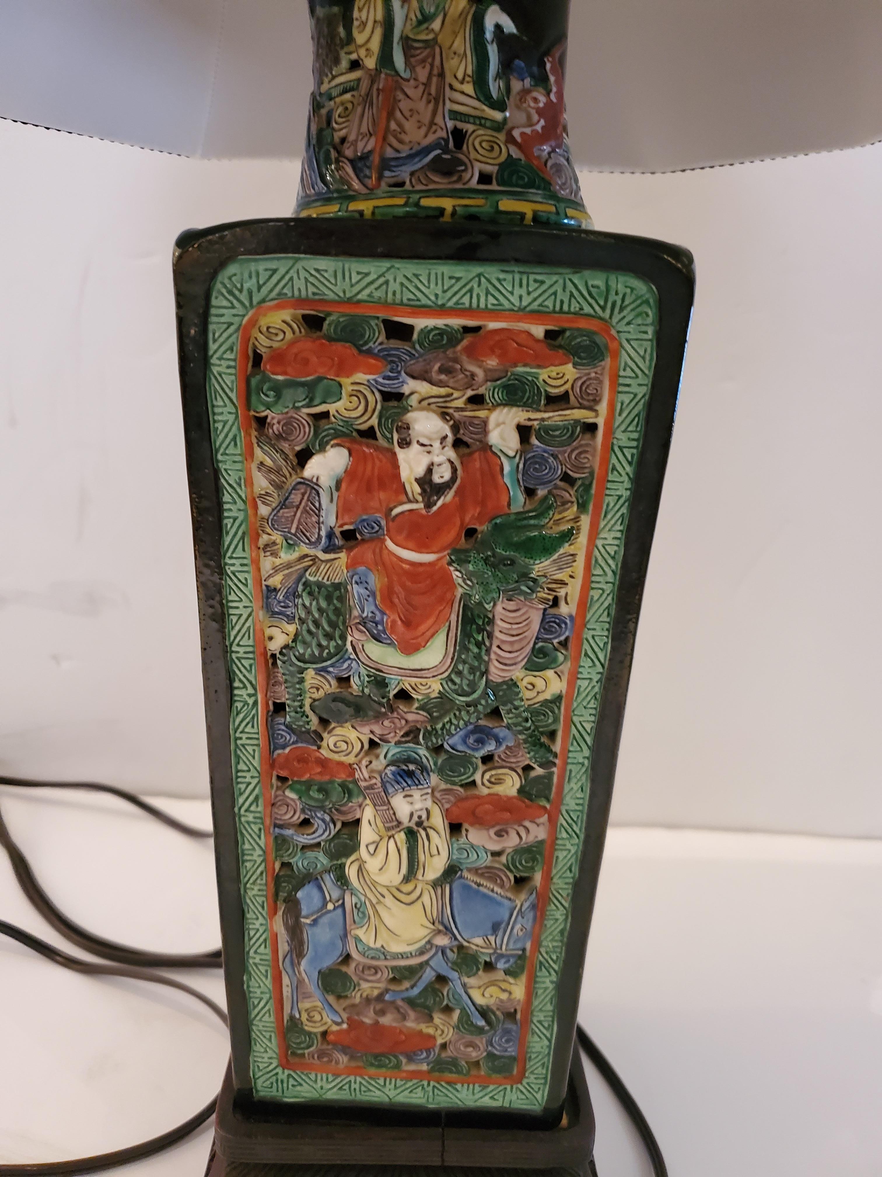 Beautiful Multi Colored Meticulously Detailed Figural Asian Table Lamp In Good Condition In Hopewell, NJ