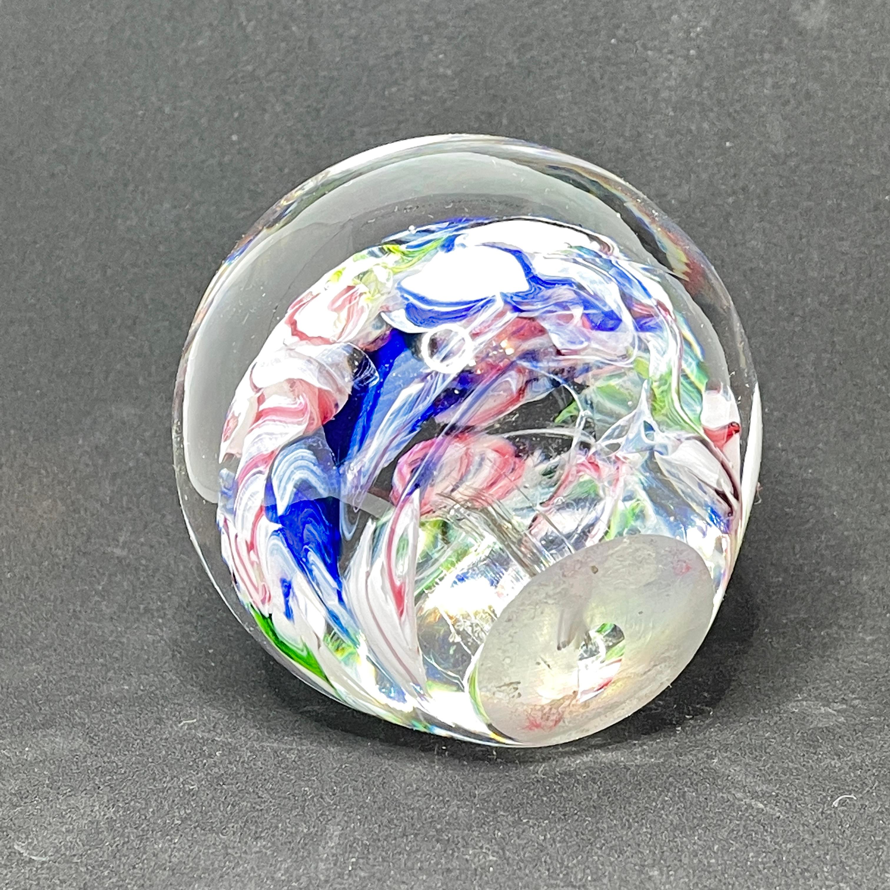Fin du 20e siècle Magnifique presse-papiers en verre de Murano à tourbillons multicolores, Italie en vente