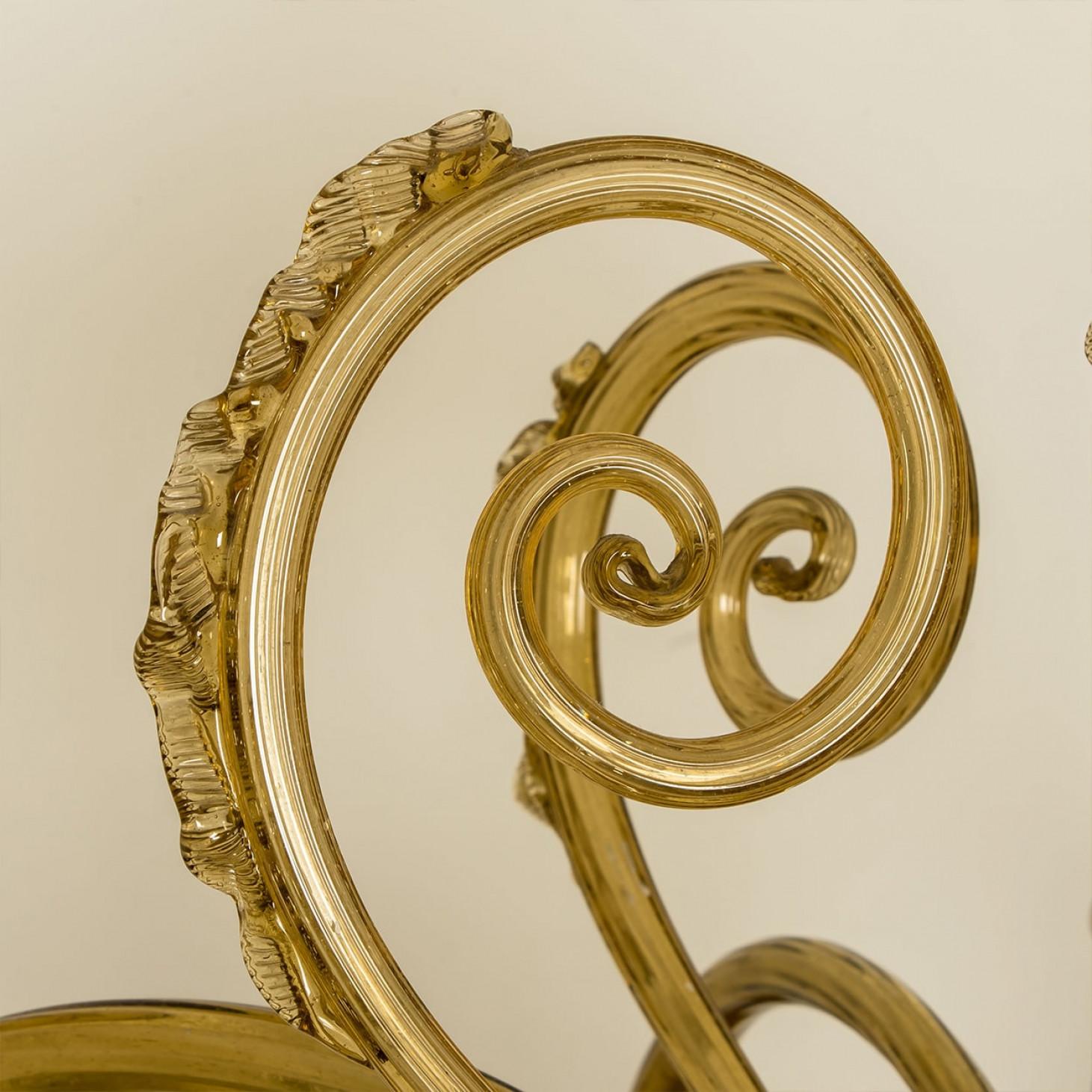 Preciosa araña de 6 brazos de cristal ámbar de Murano, años 70 en venta 4