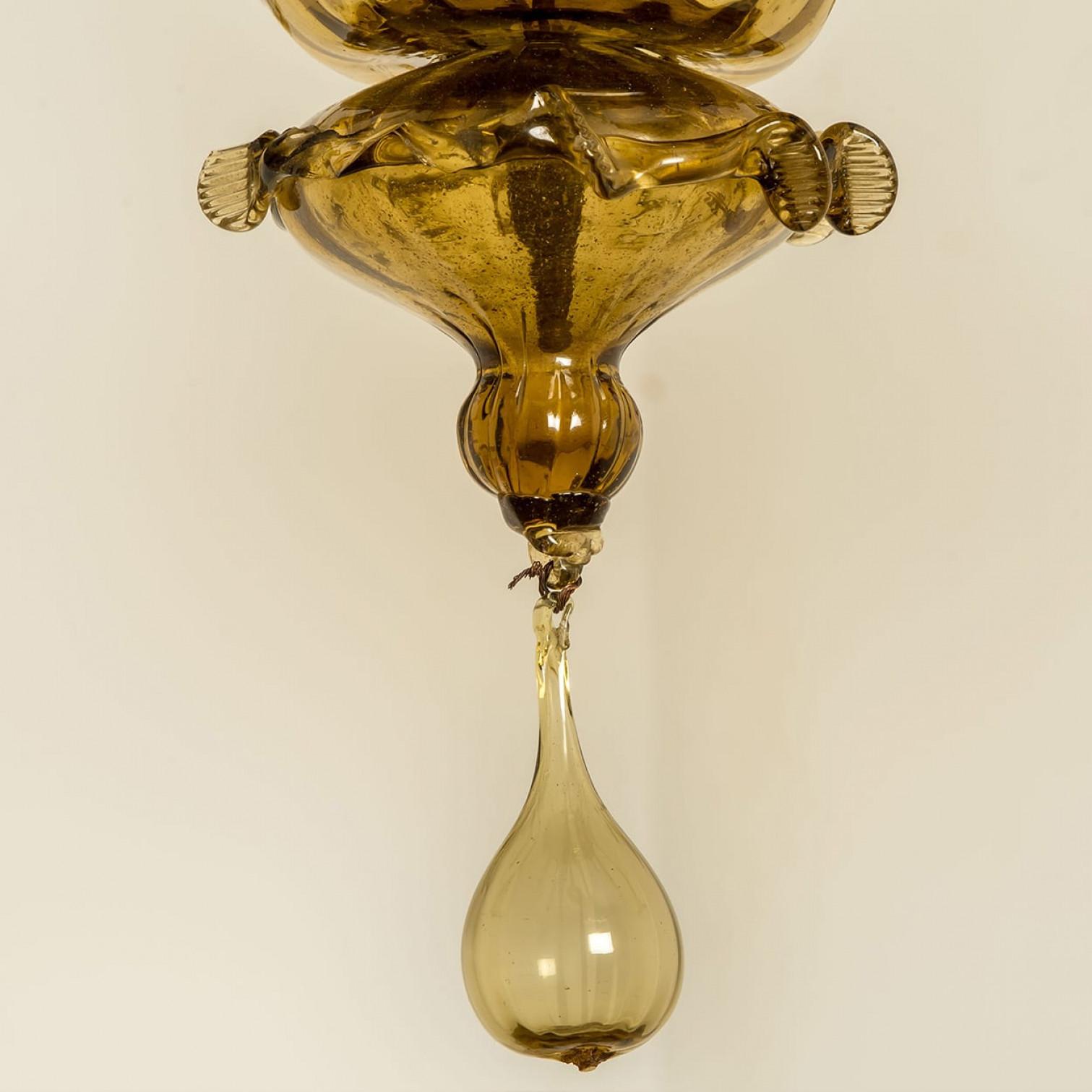 Preciosa araña de 6 brazos de cristal ámbar de Murano, años 70 en venta 5