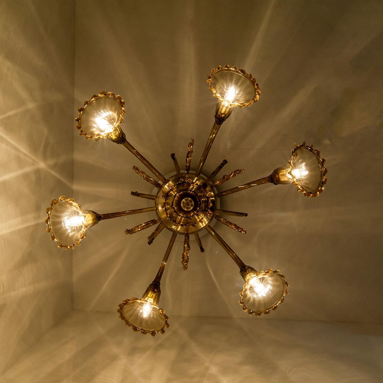 Preciosa araña de 6 brazos de cristal ámbar de Murano, años 70 en venta 7