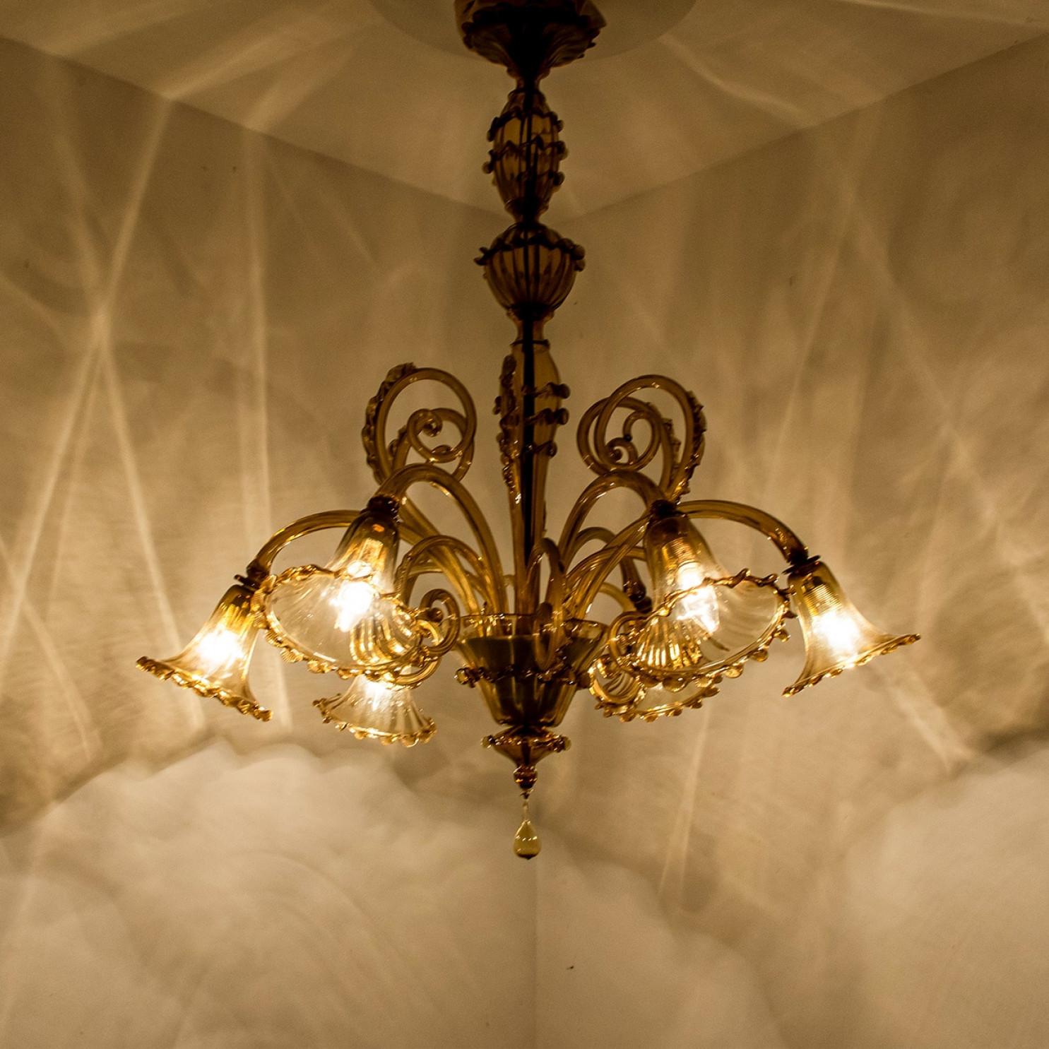 Preciosa araña de 6 brazos de cristal ámbar de Murano, años 70 en venta 8